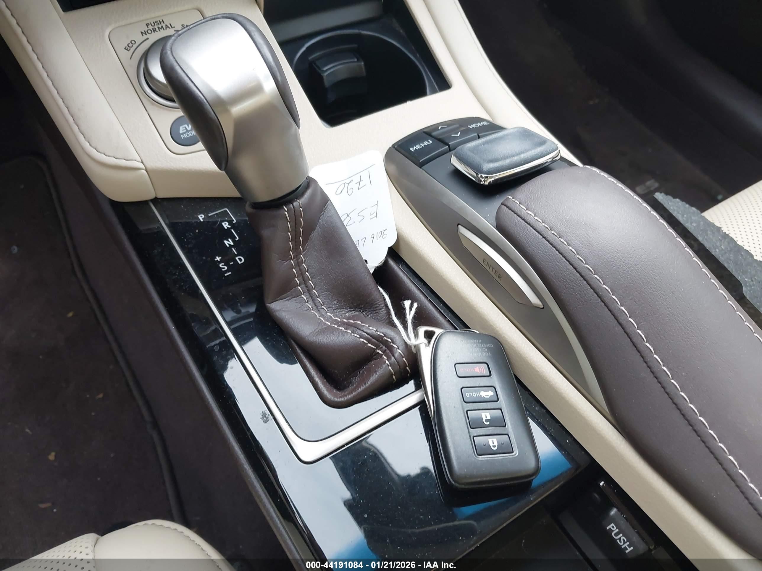 LEXUS ES image 11