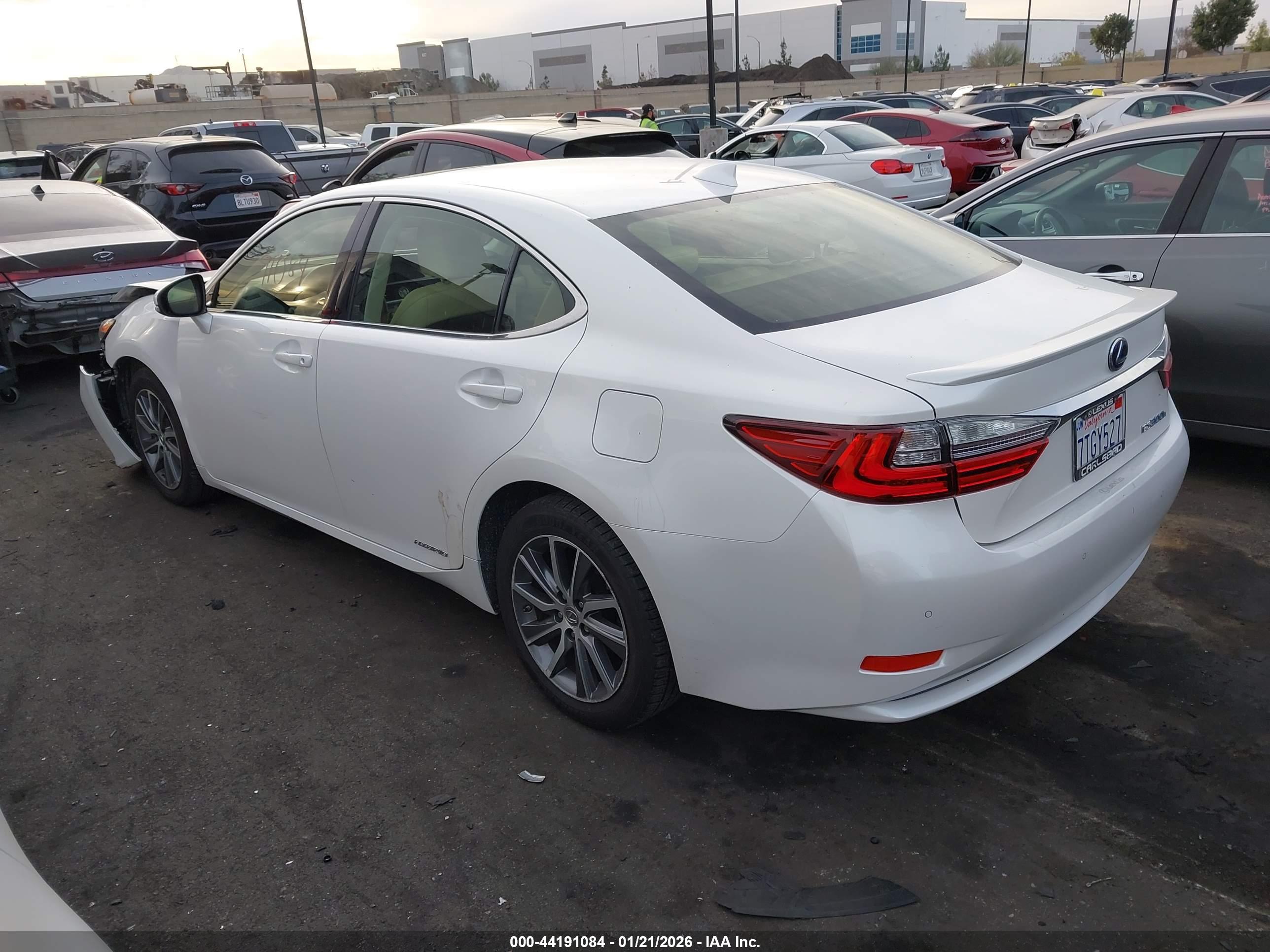 LEXUS ES image 3