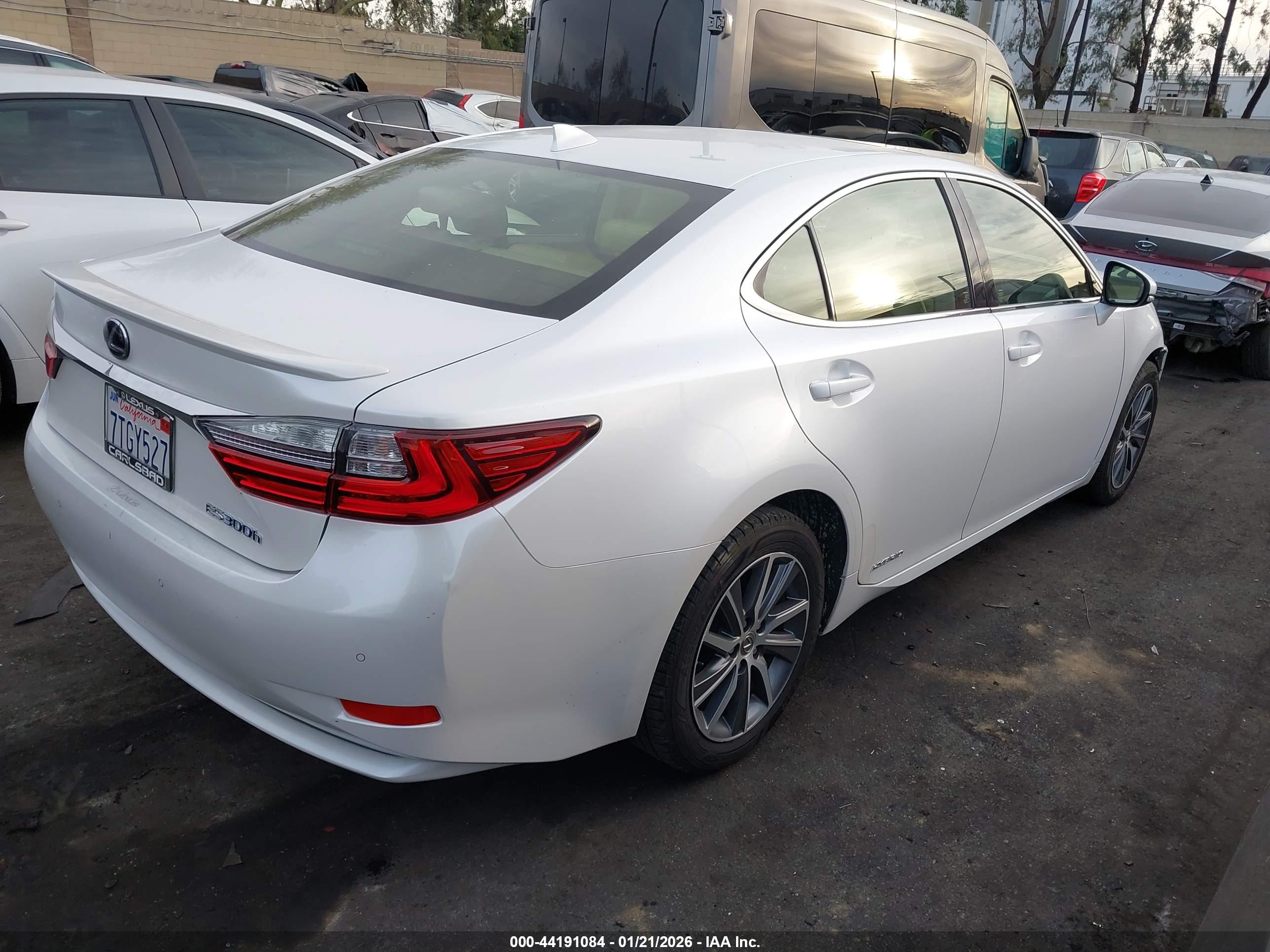 LEXUS ES image 4