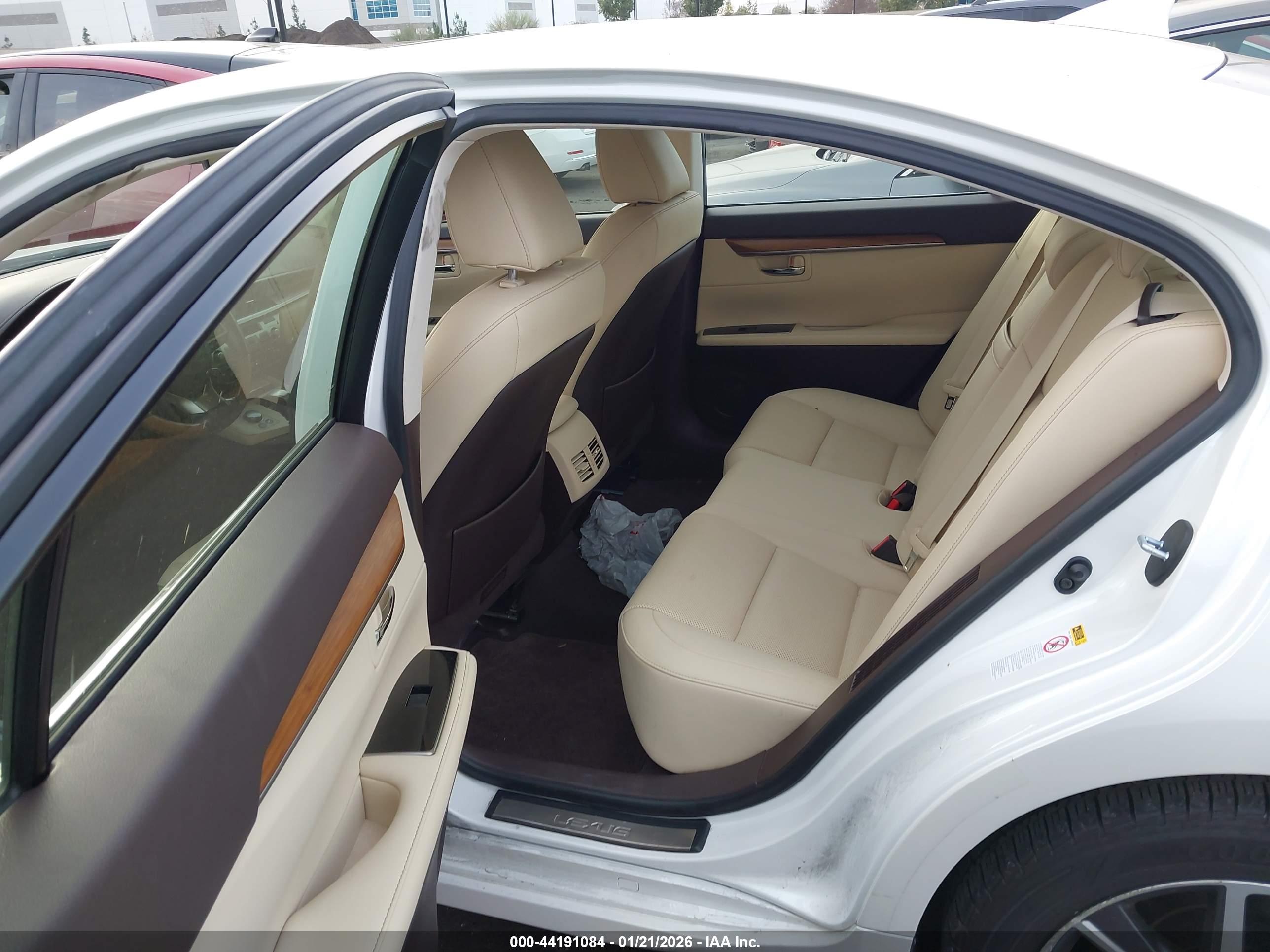 LEXUS ES image 8