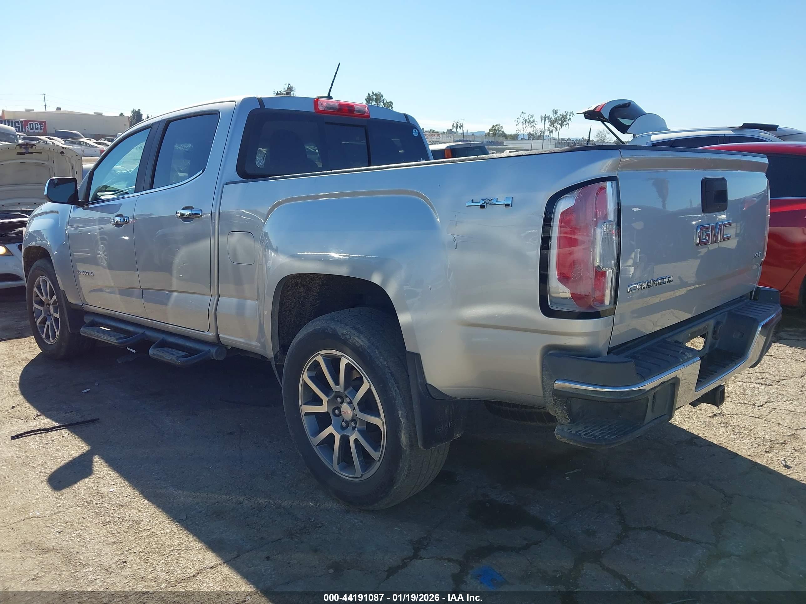 GMC CANYON image 3