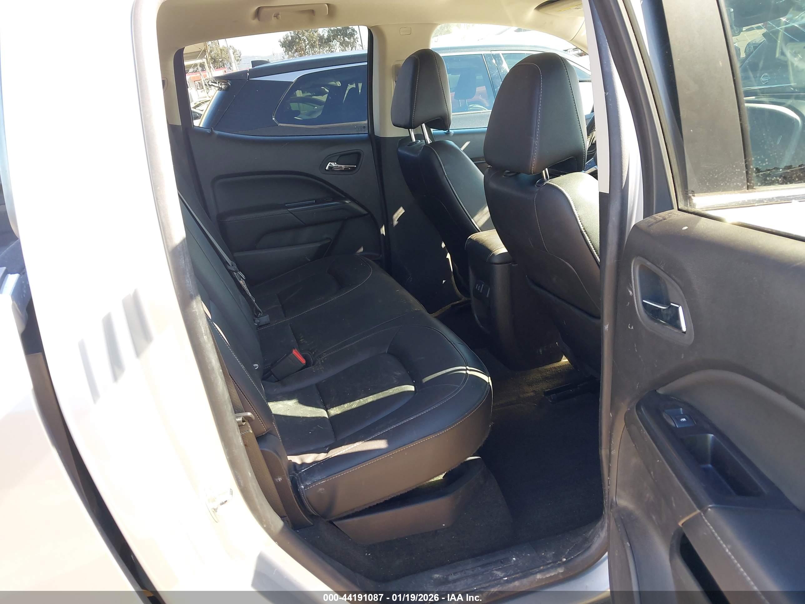 GMC CANYON image 8