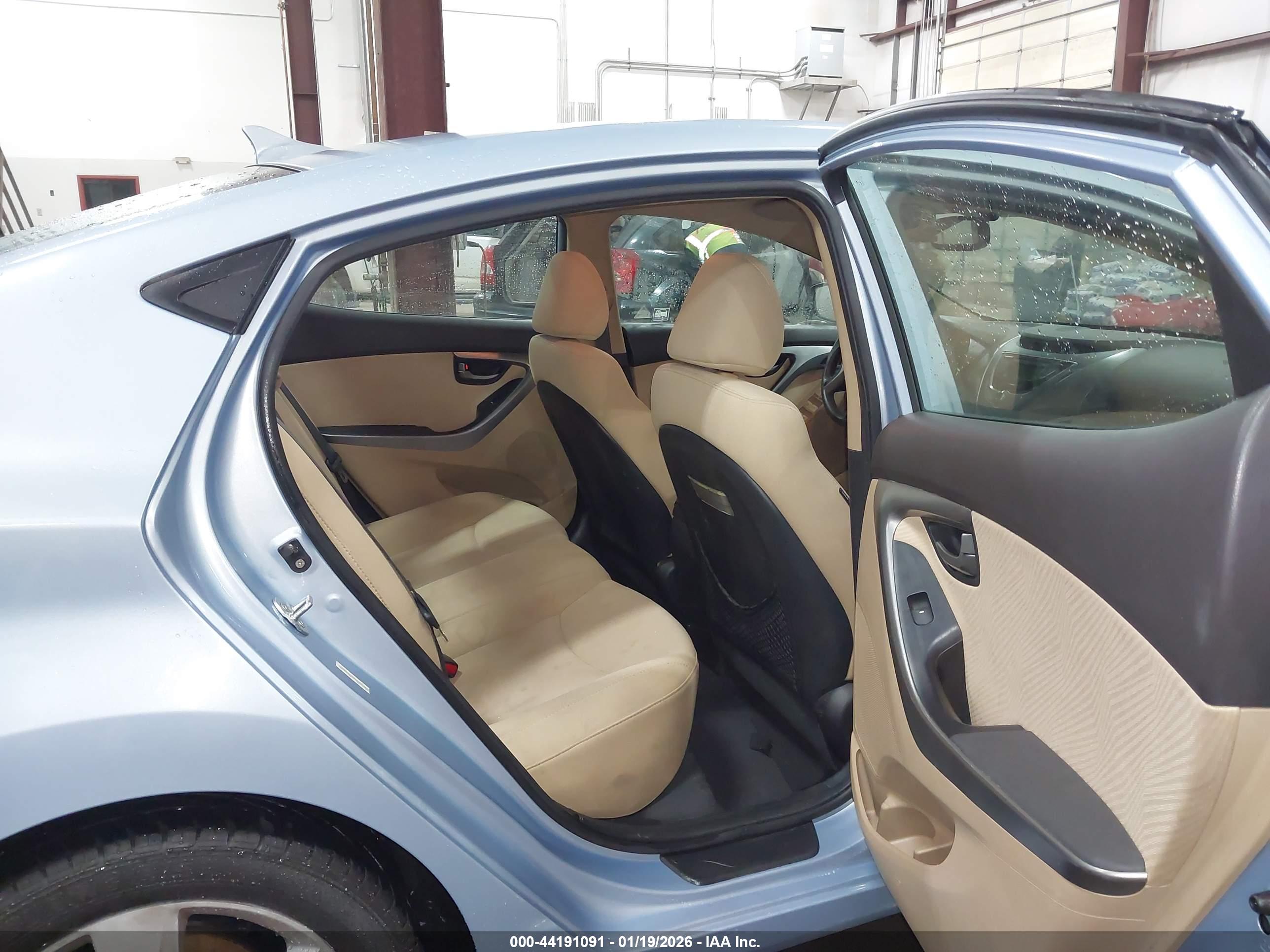HYUNDAI ELANTRA image 8