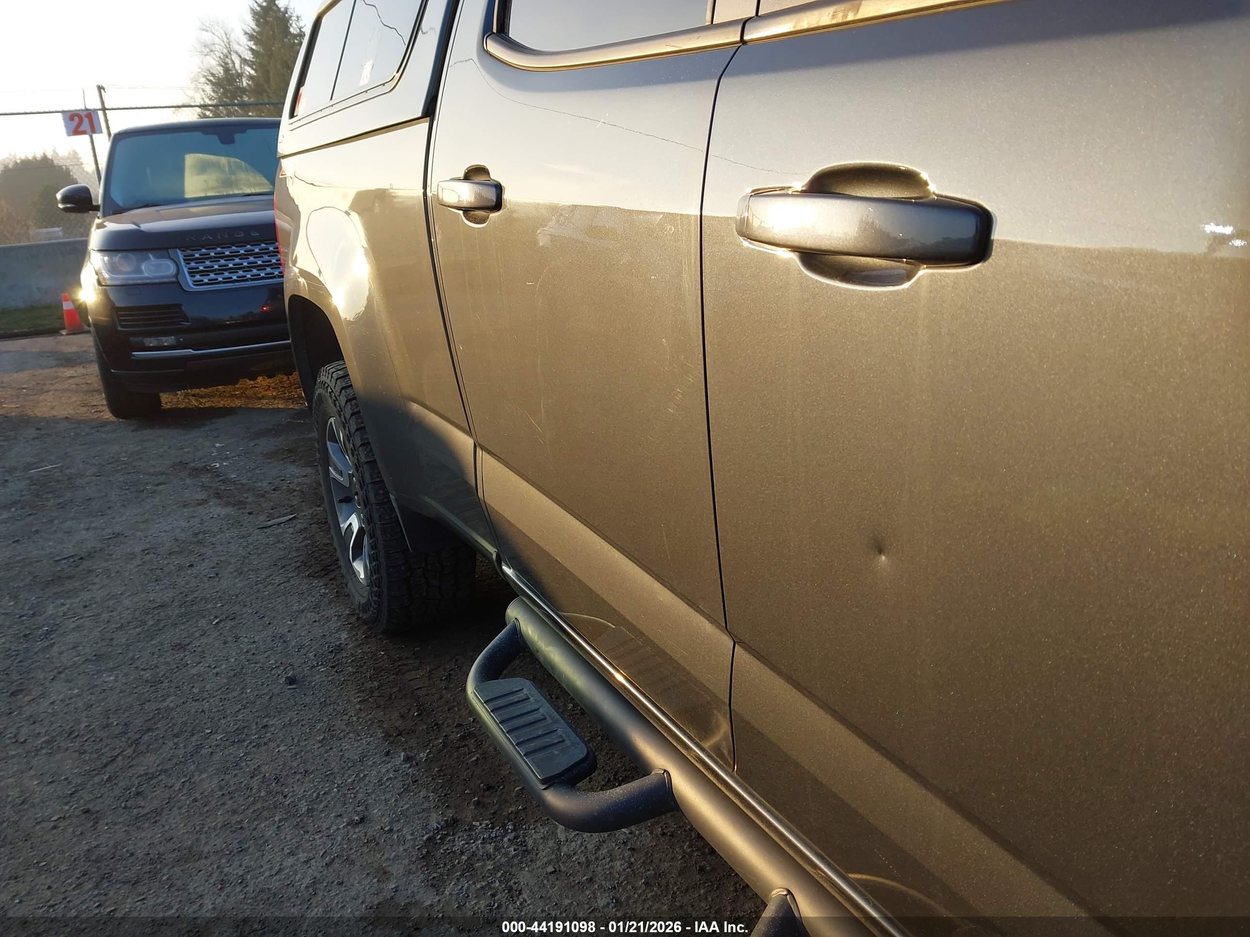 CHEVROLET COLORADO image 6