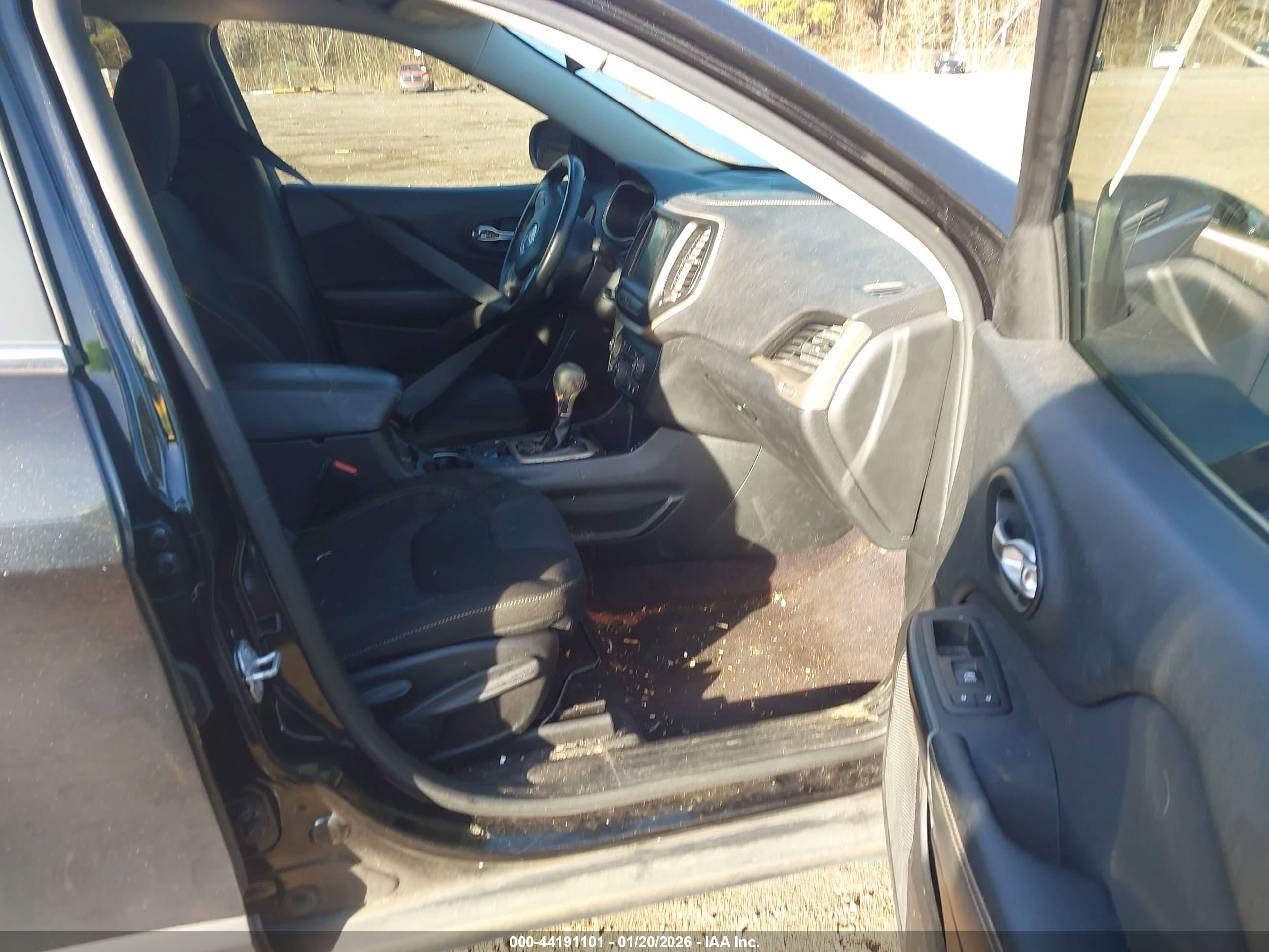 JEEP CHEROKEE image 5