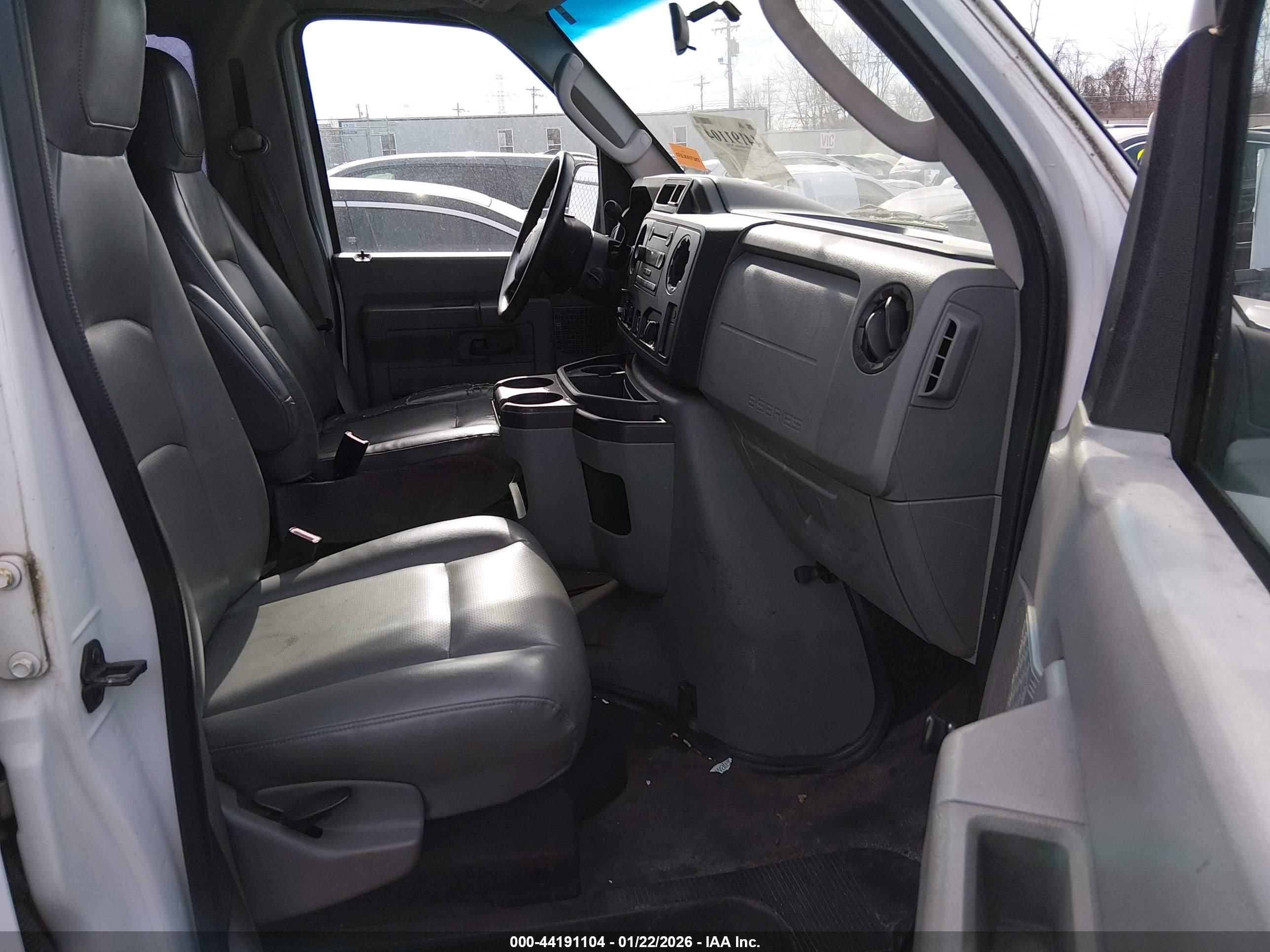 FORD E-350 image 5