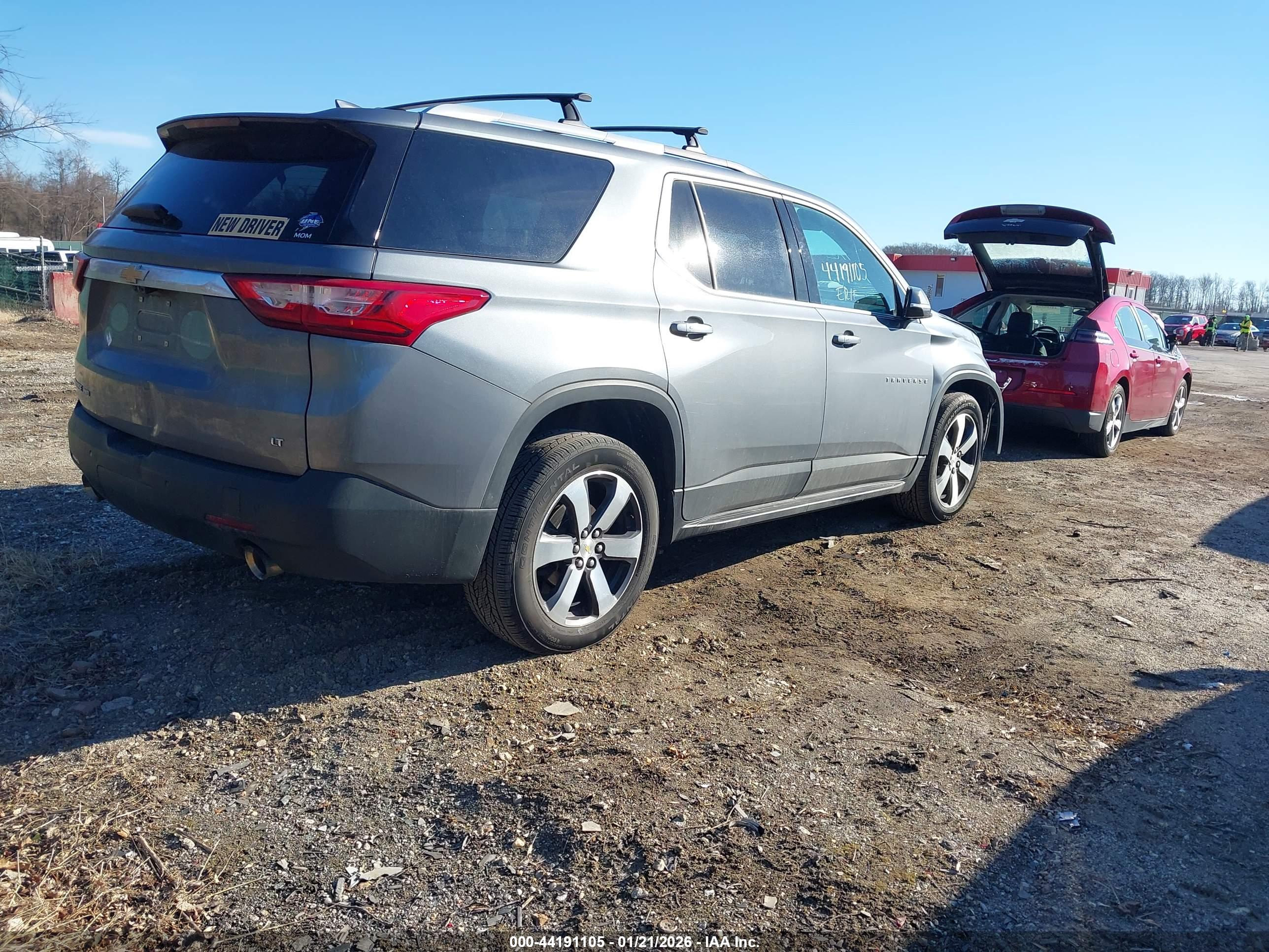 CHEVROLET TRAVERSE image 4