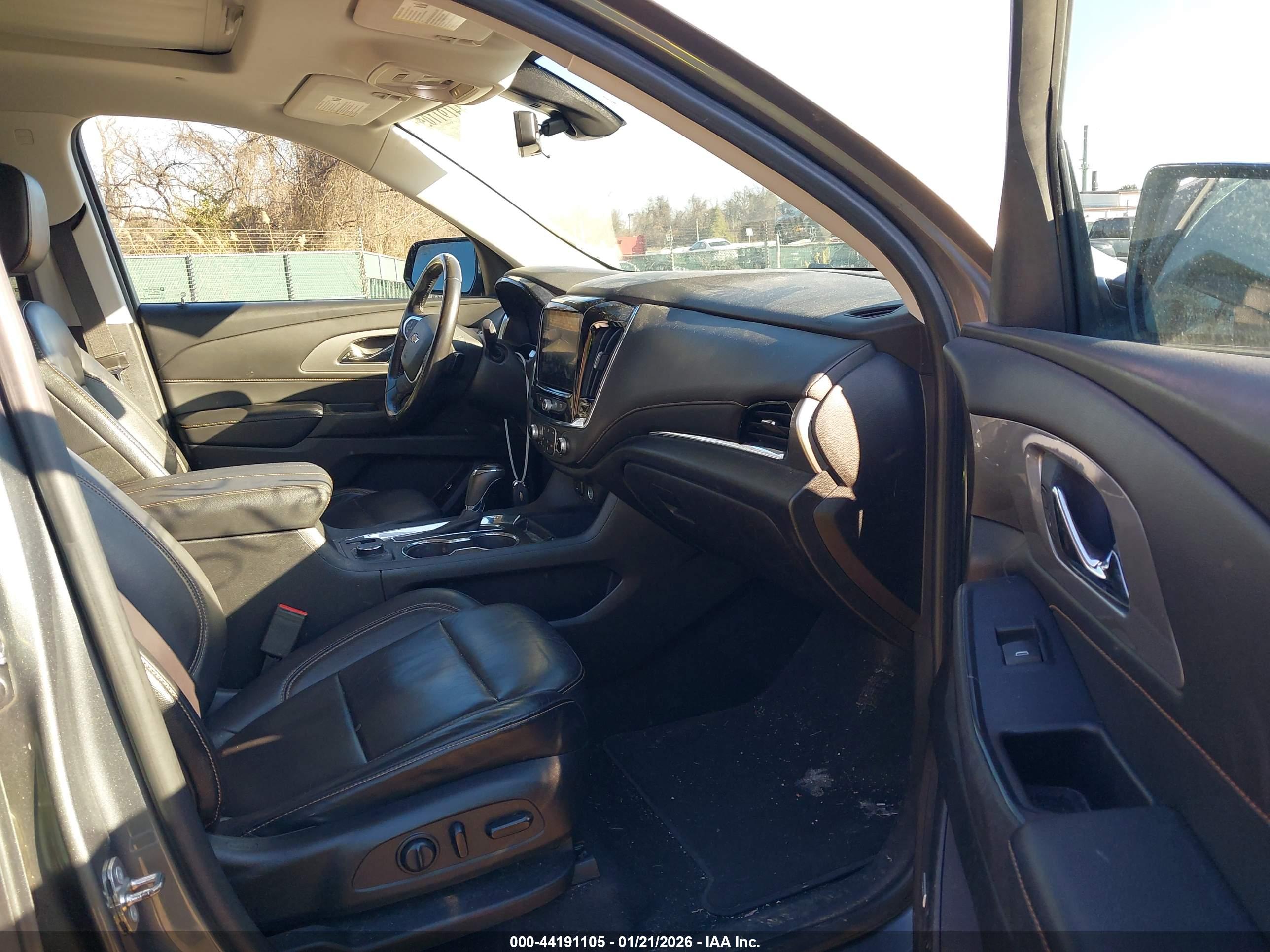 CHEVROLET TRAVERSE image 5