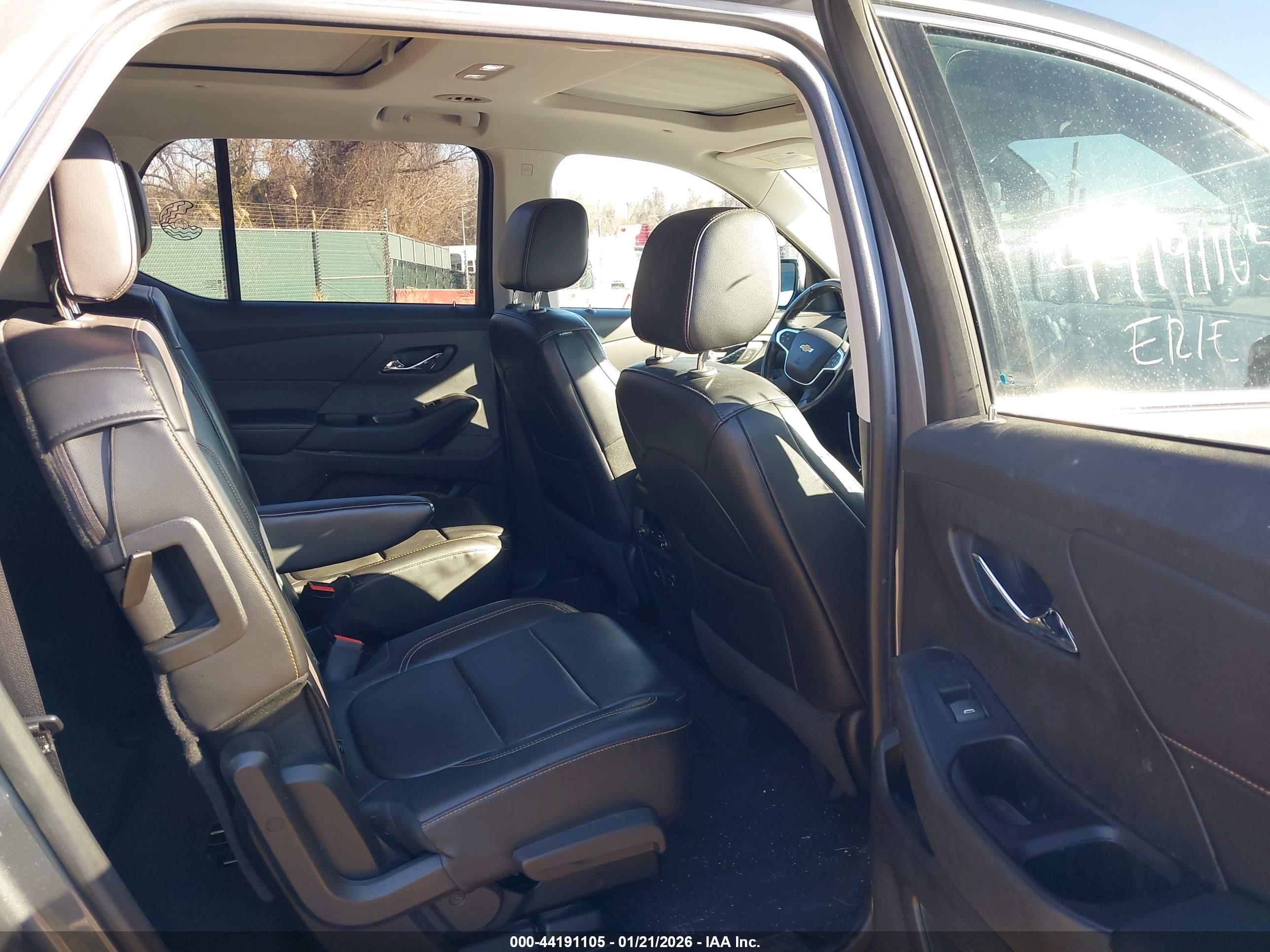 CHEVROLET TRAVERSE image 8
