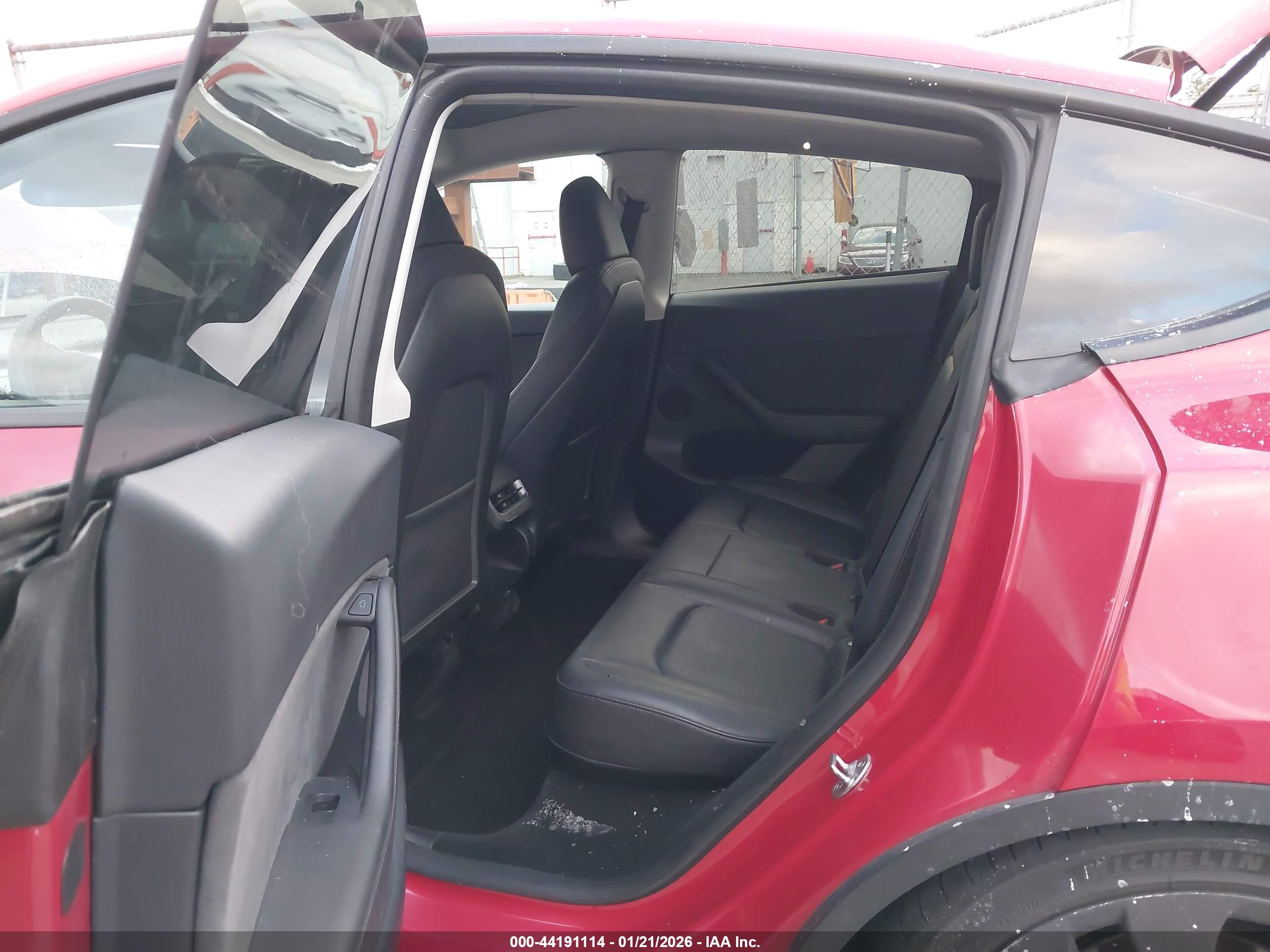 TESLA MODEL image 8