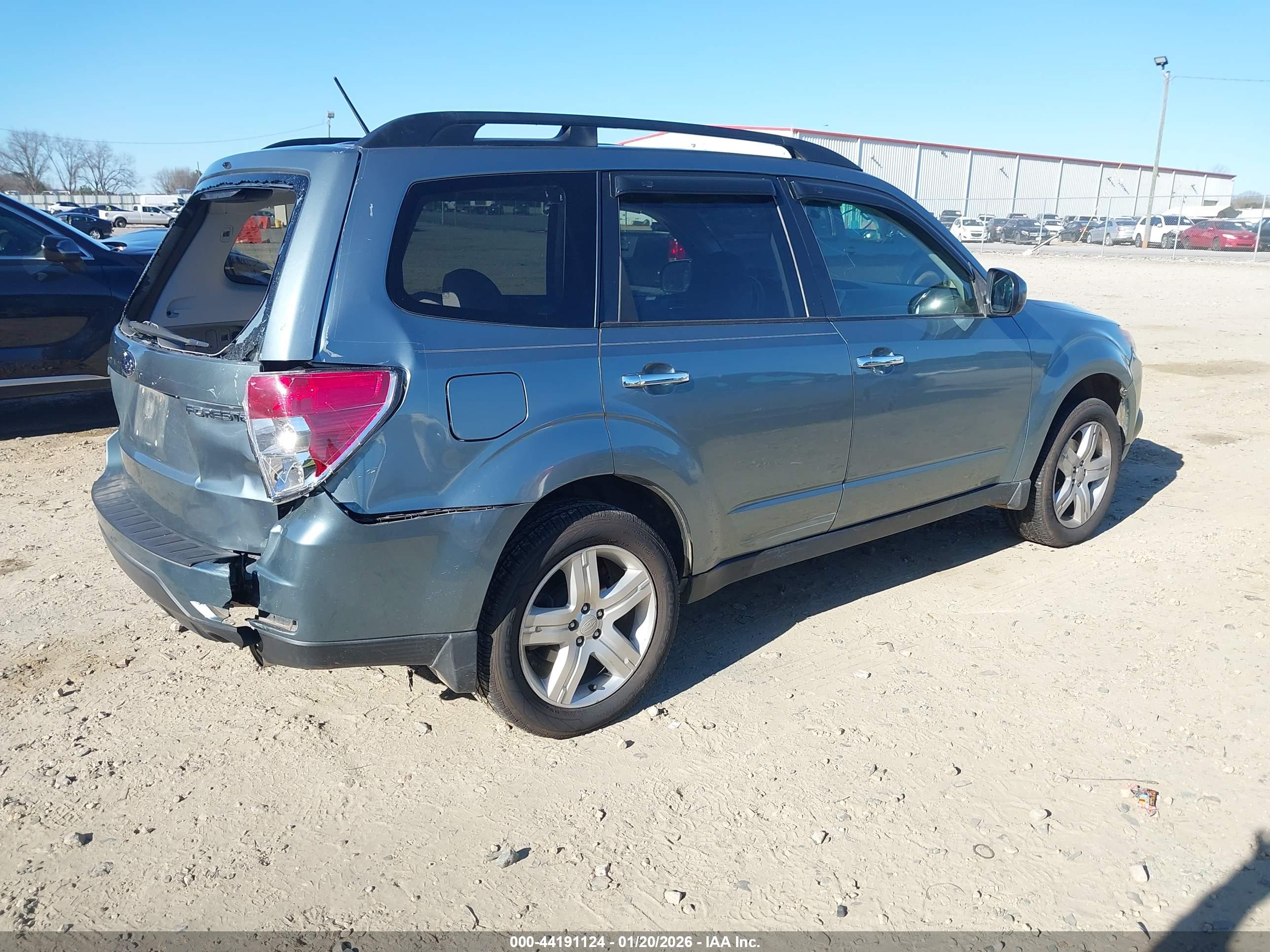 SUBARU FORESTER image 4