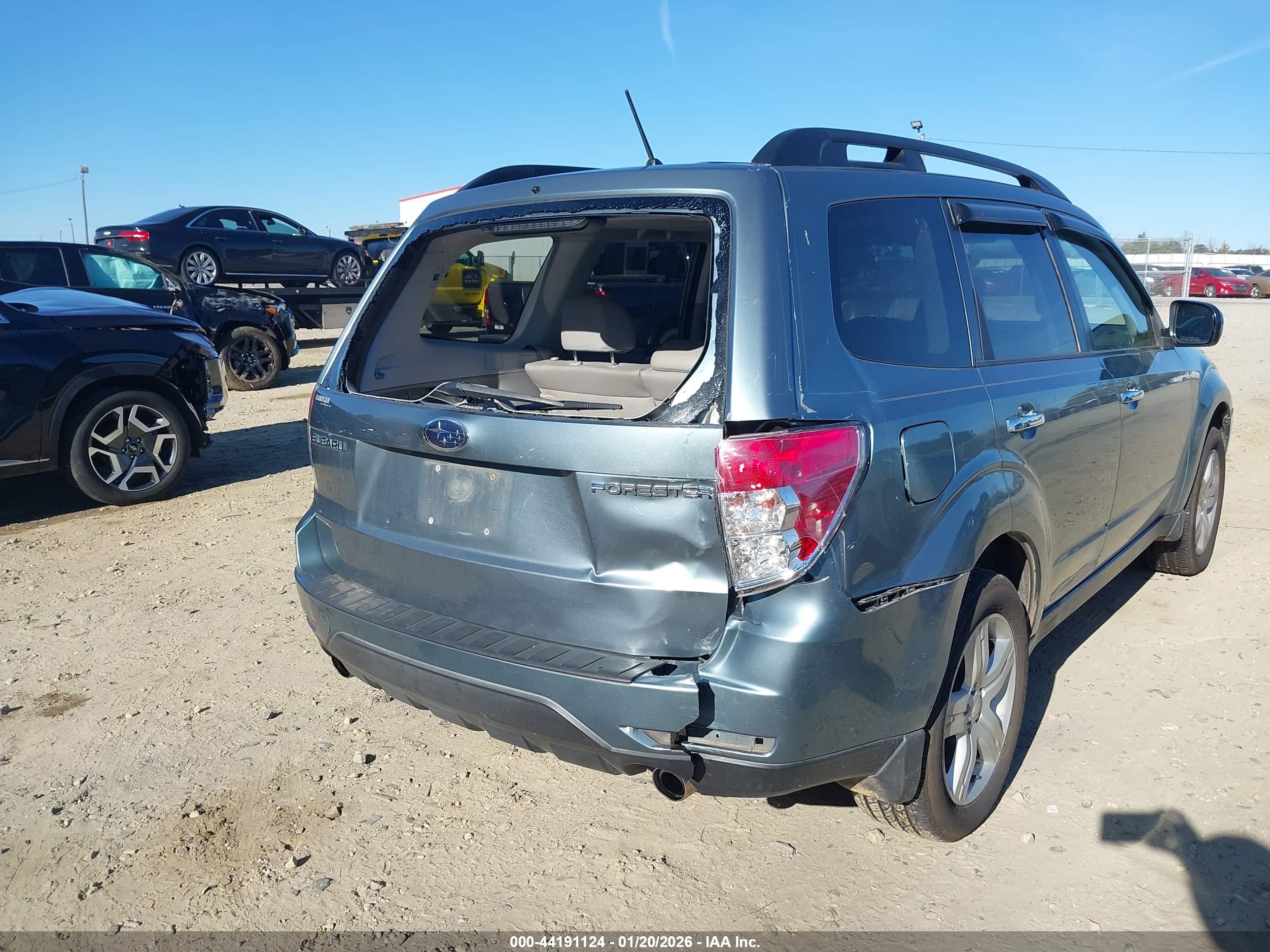 SUBARU FORESTER image 6