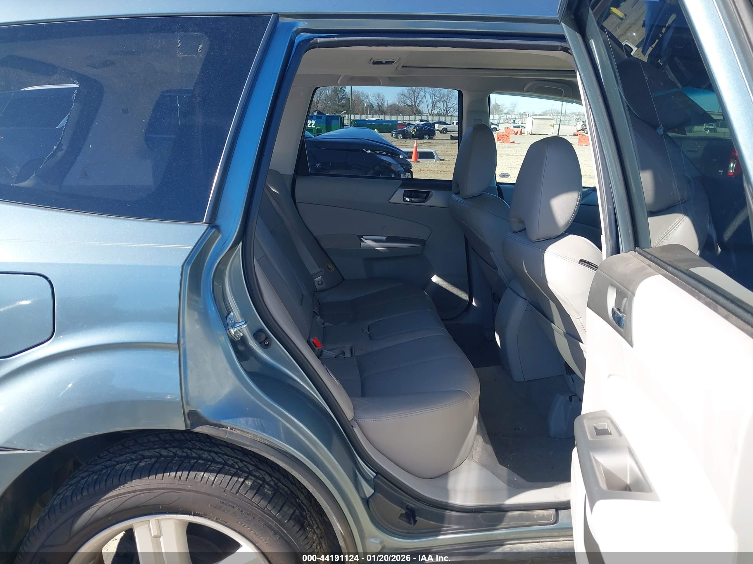 SUBARU FORESTER image 8