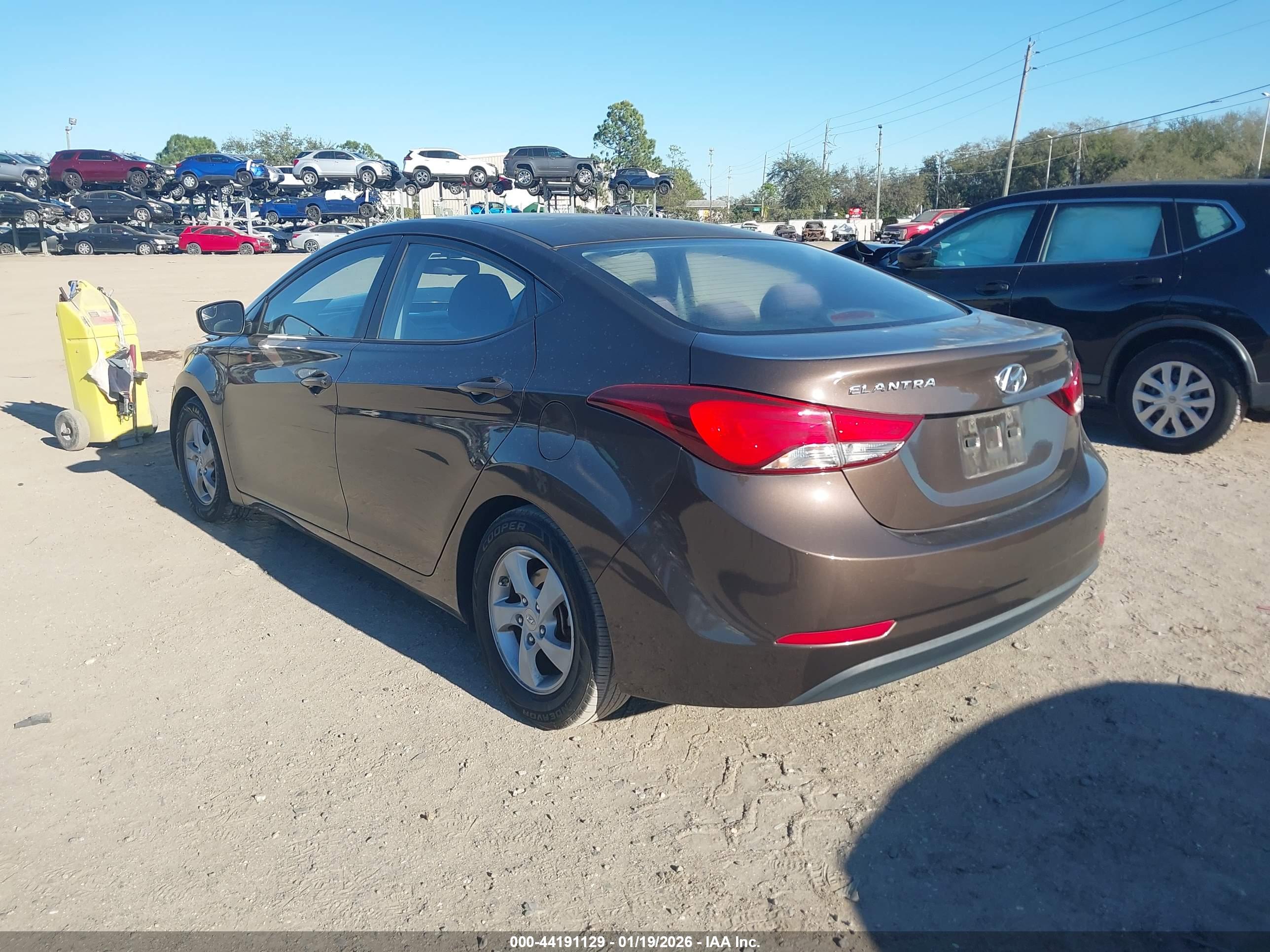 HYUNDAI ELANTRA image 3