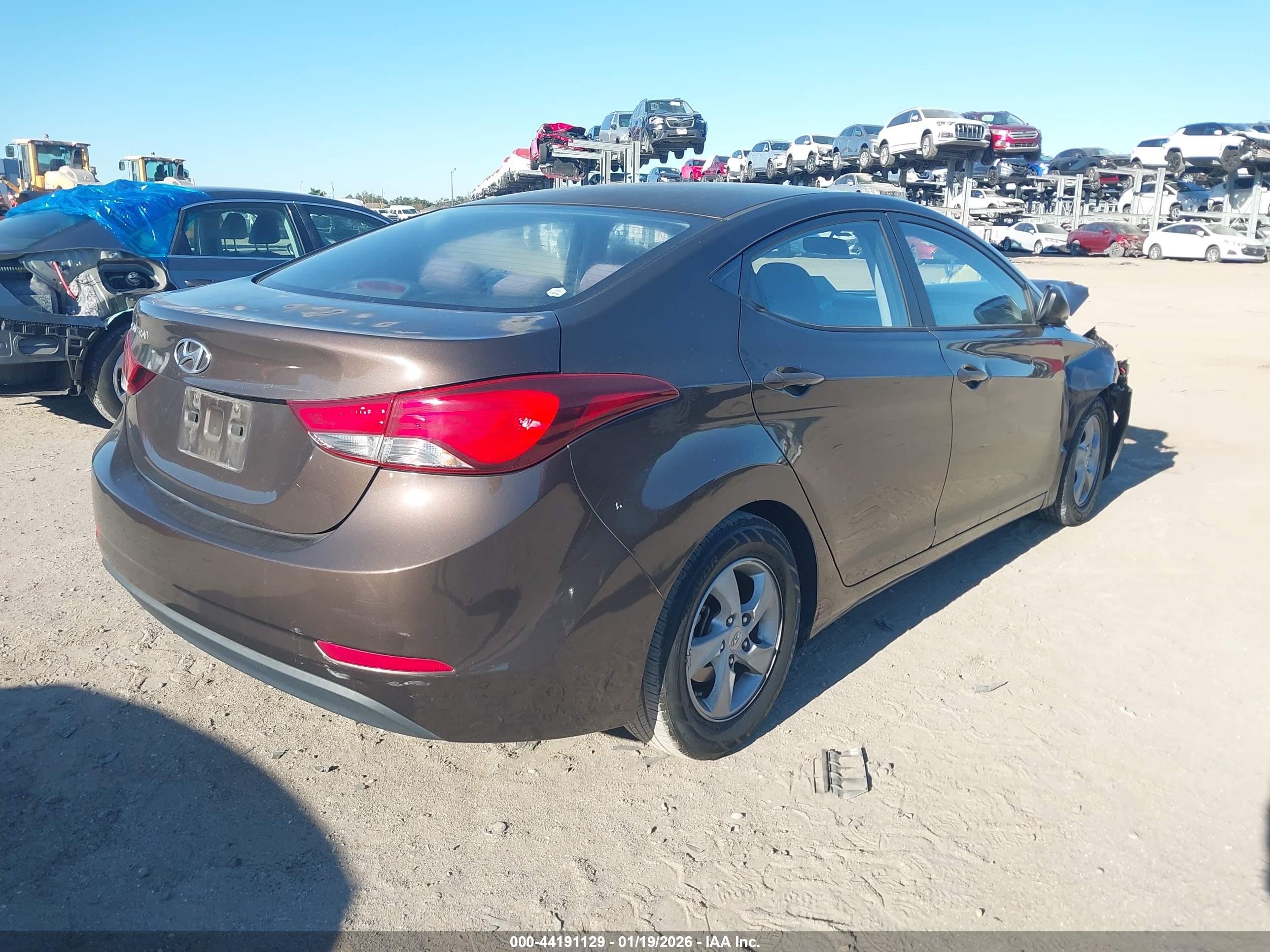 HYUNDAI ELANTRA image 4