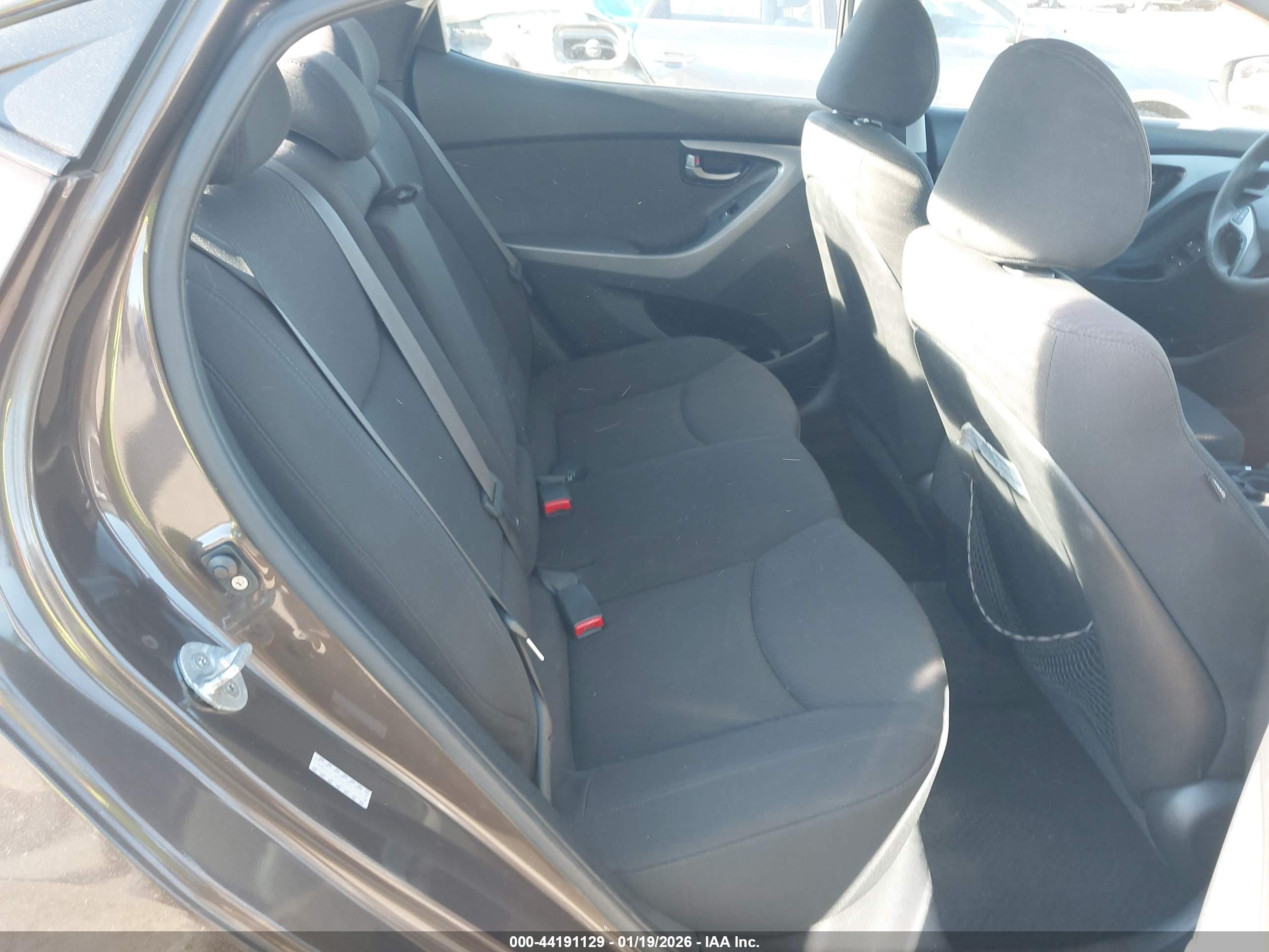 HYUNDAI ELANTRA image 8
