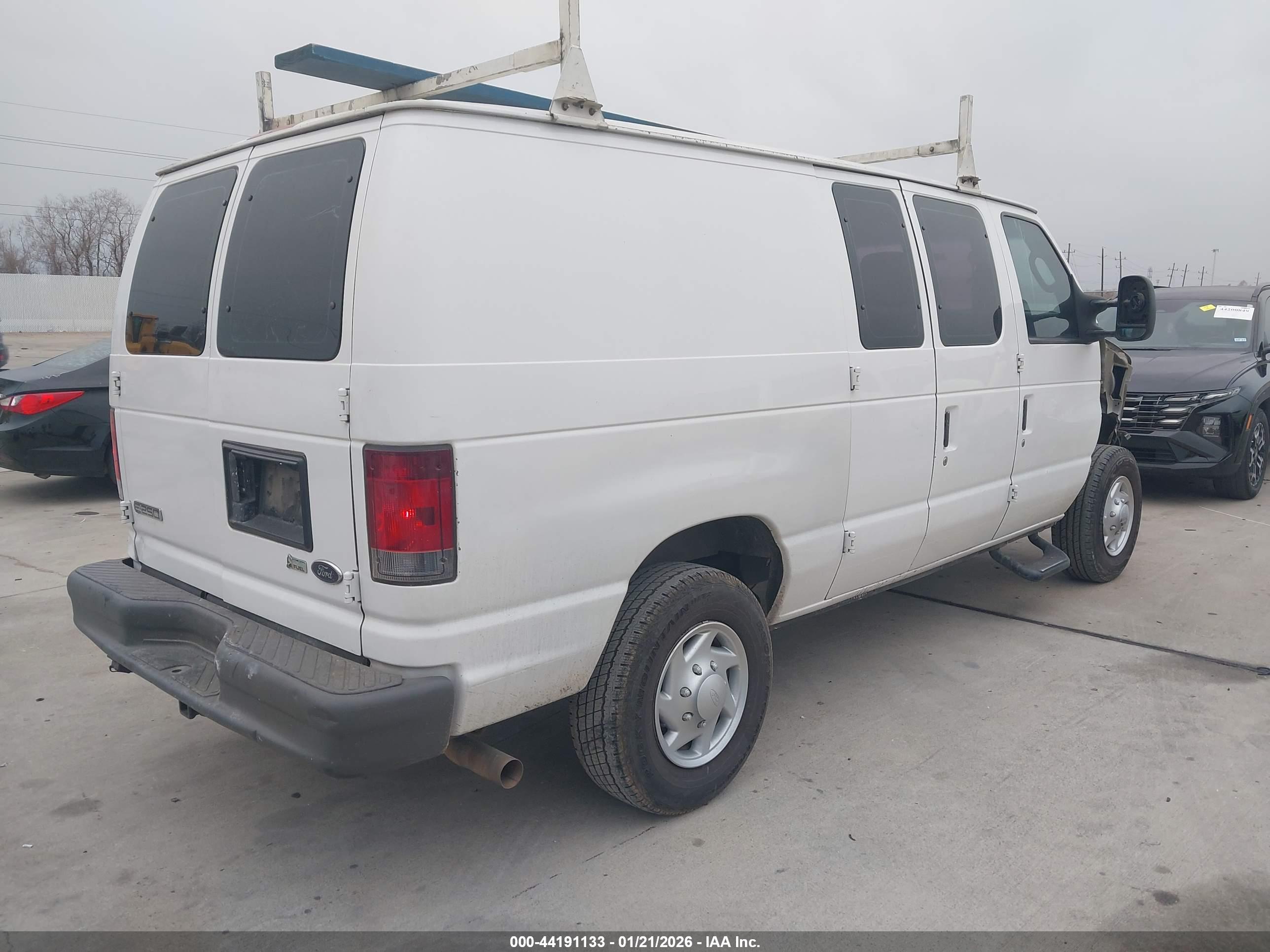 FORD E-250 image 4