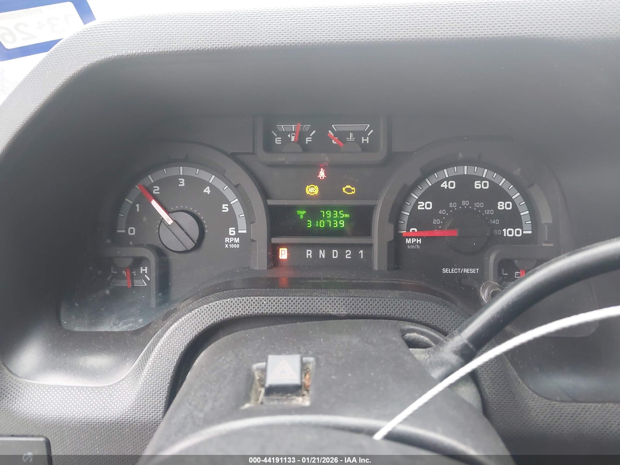 FORD E-250 image 7