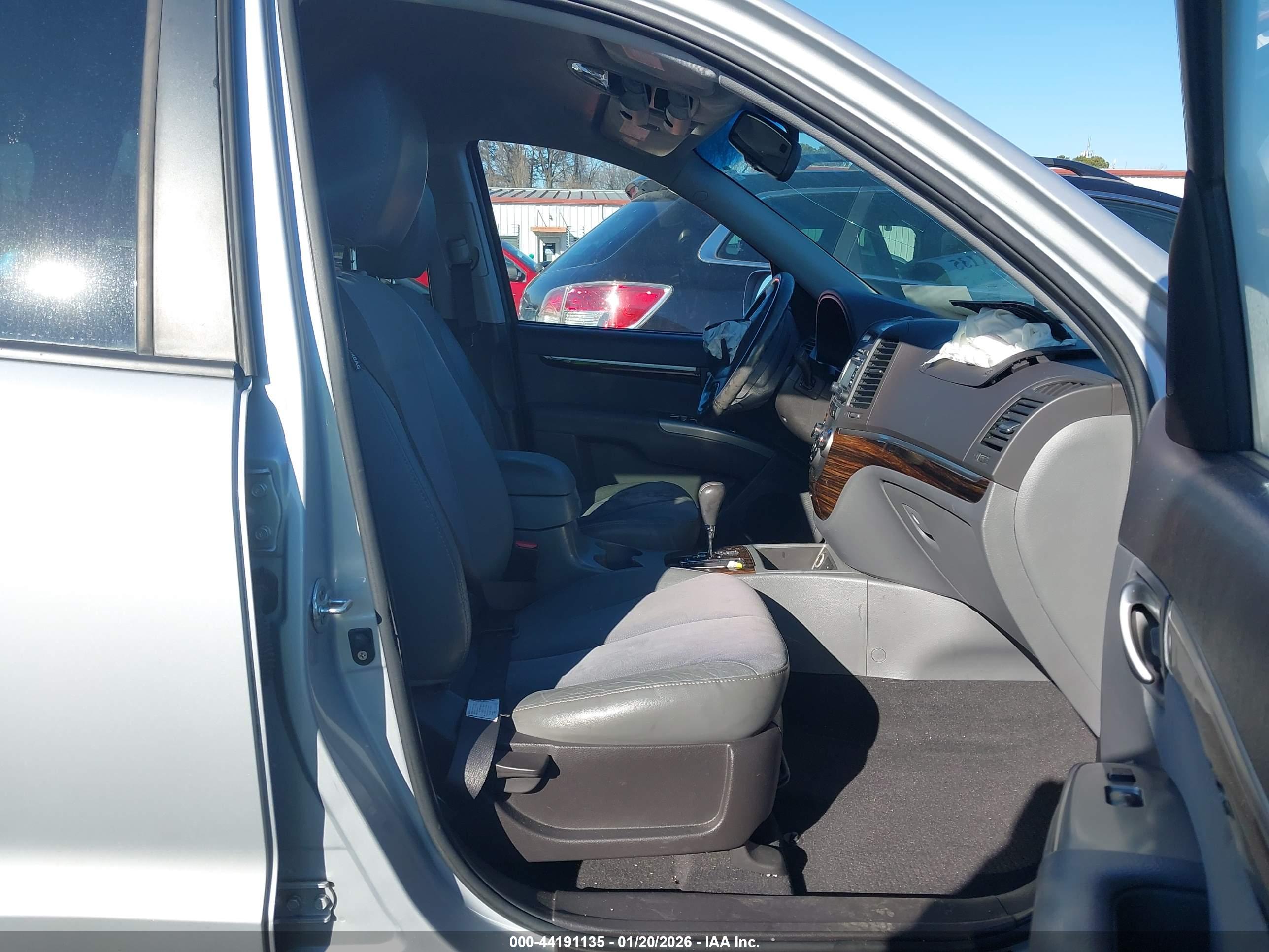 HYUNDAI SANTA image 5