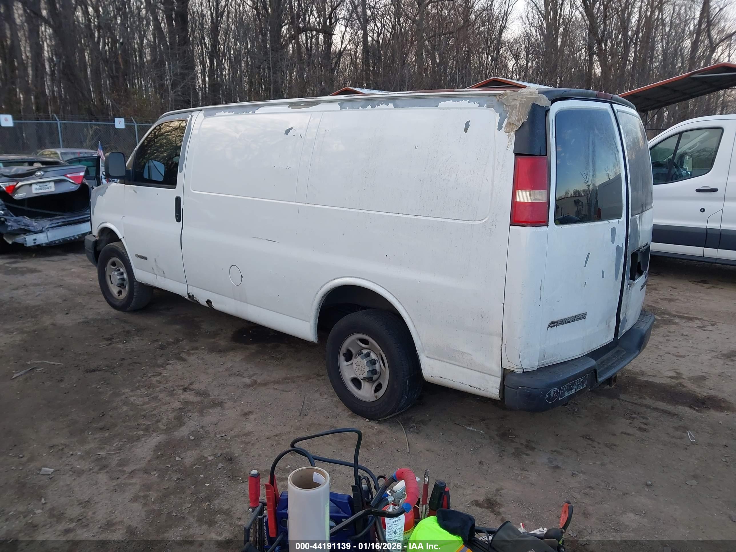 CHEVROLET EXPRESS image 3