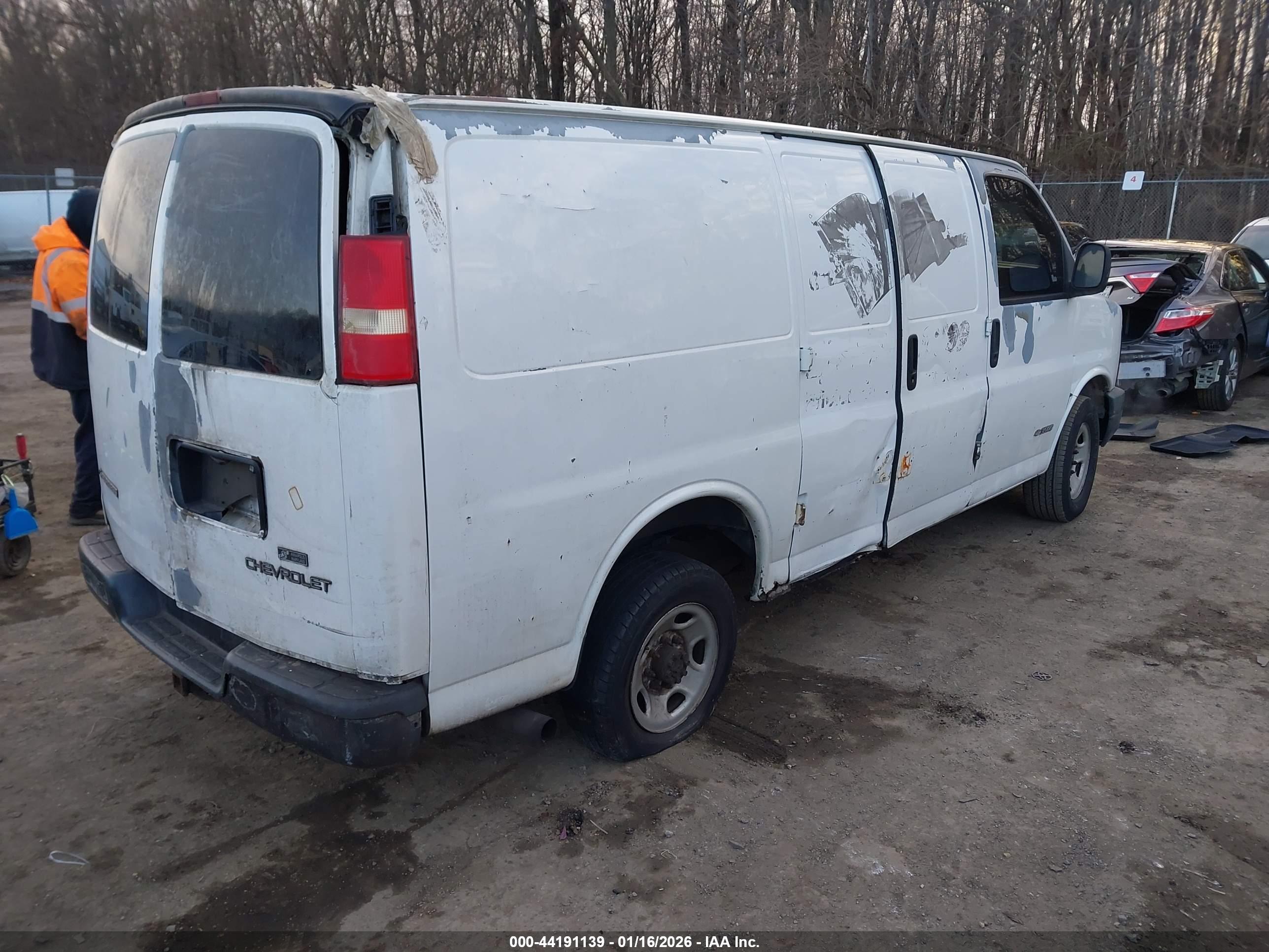 CHEVROLET EXPRESS image 4