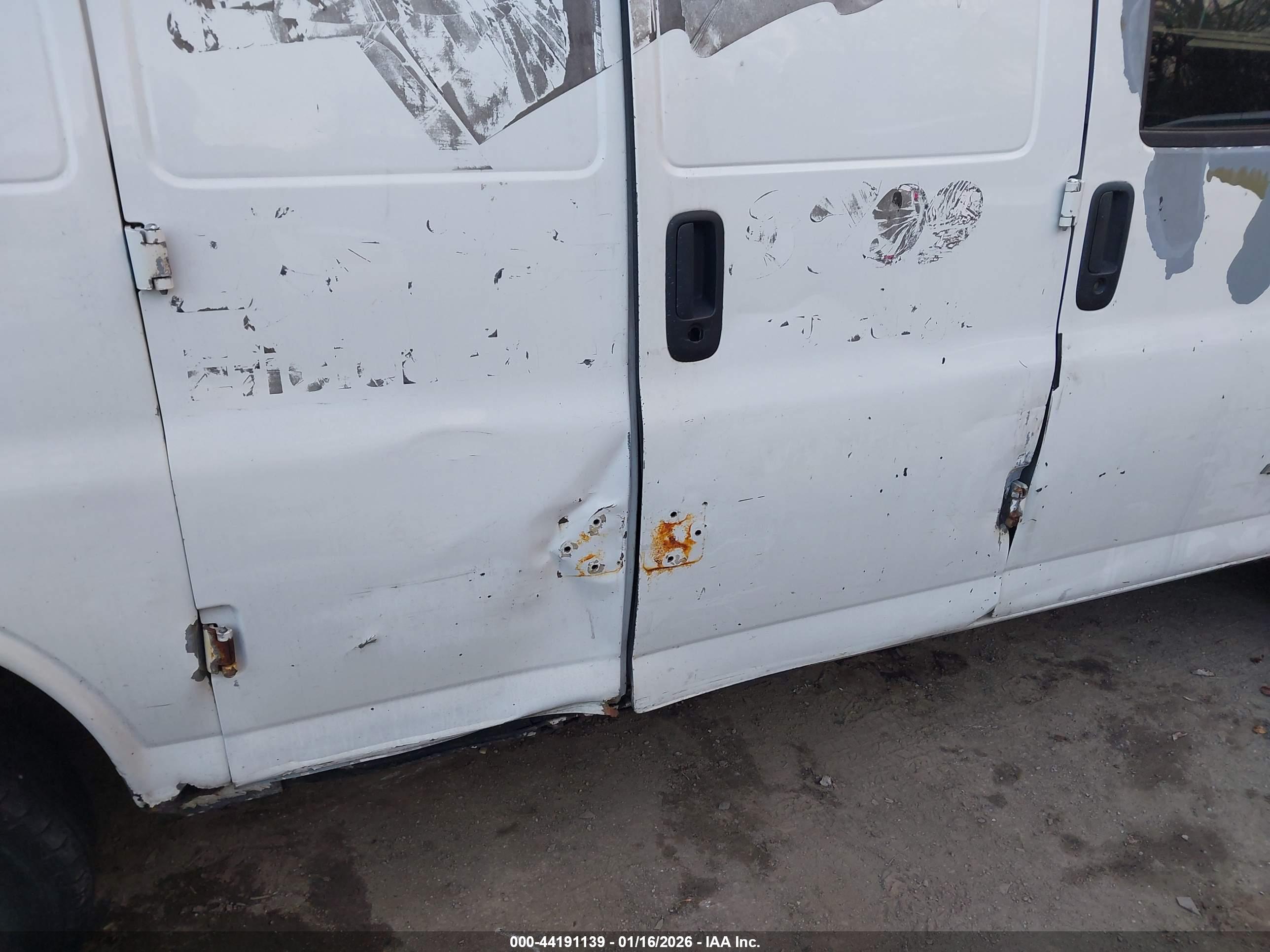 CHEVROLET EXPRESS image 6