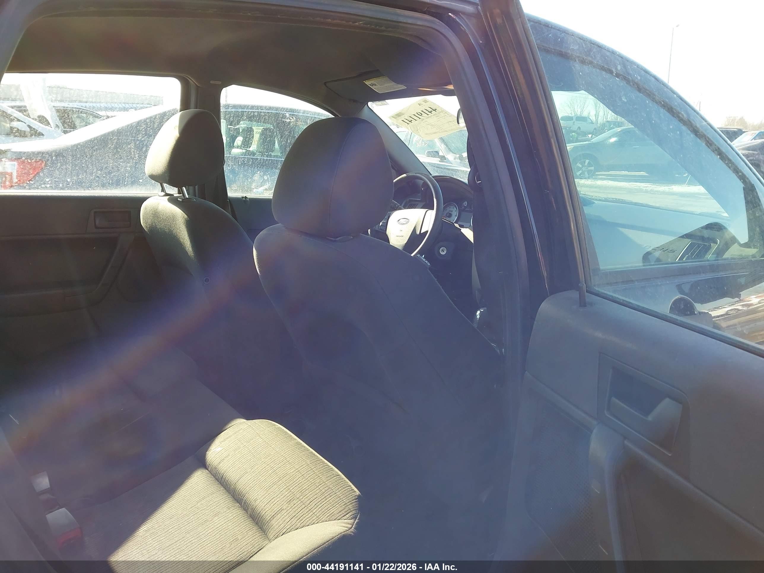 FORD FOCUS image 8