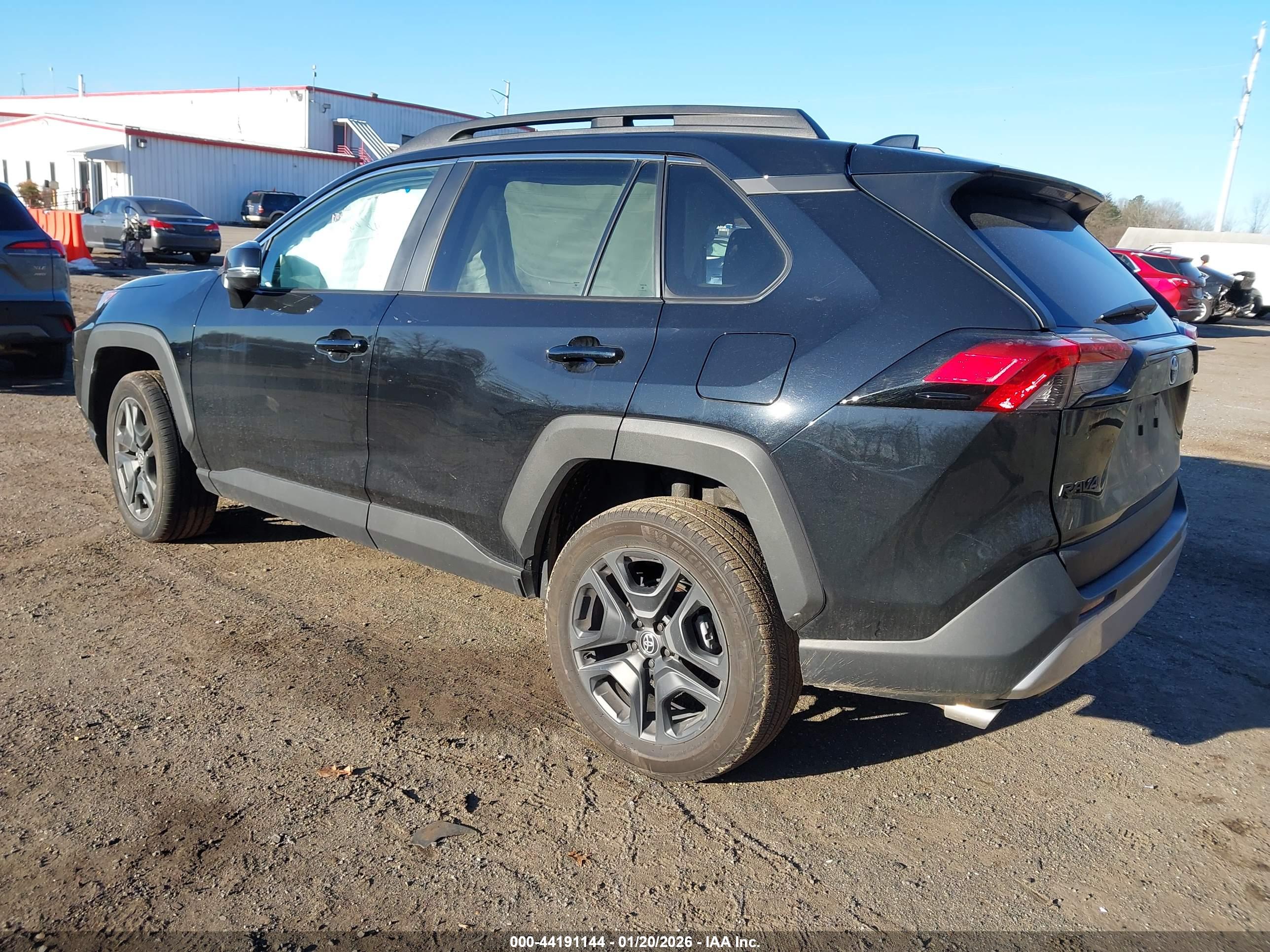 TOYOTA RAV4 image 3