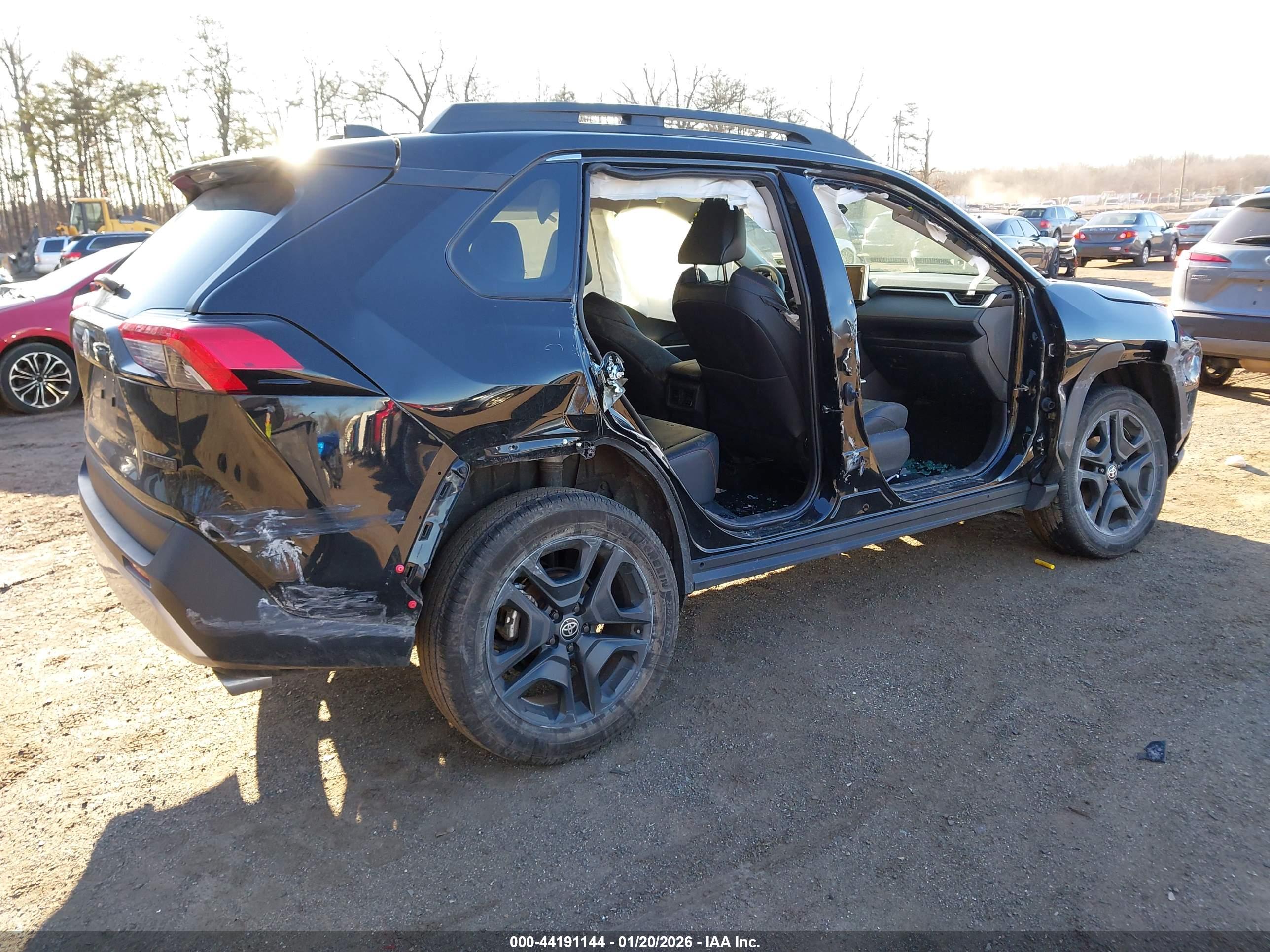 TOYOTA RAV4 image 4