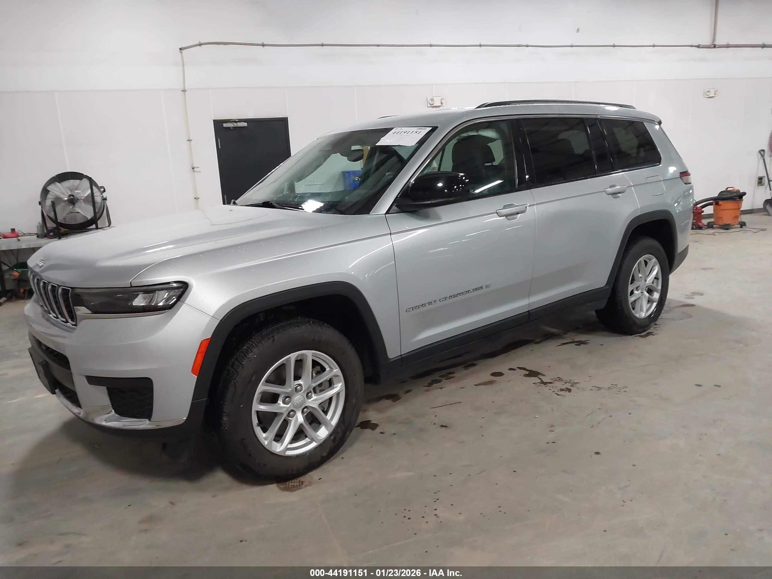 JEEP GRAND image 2