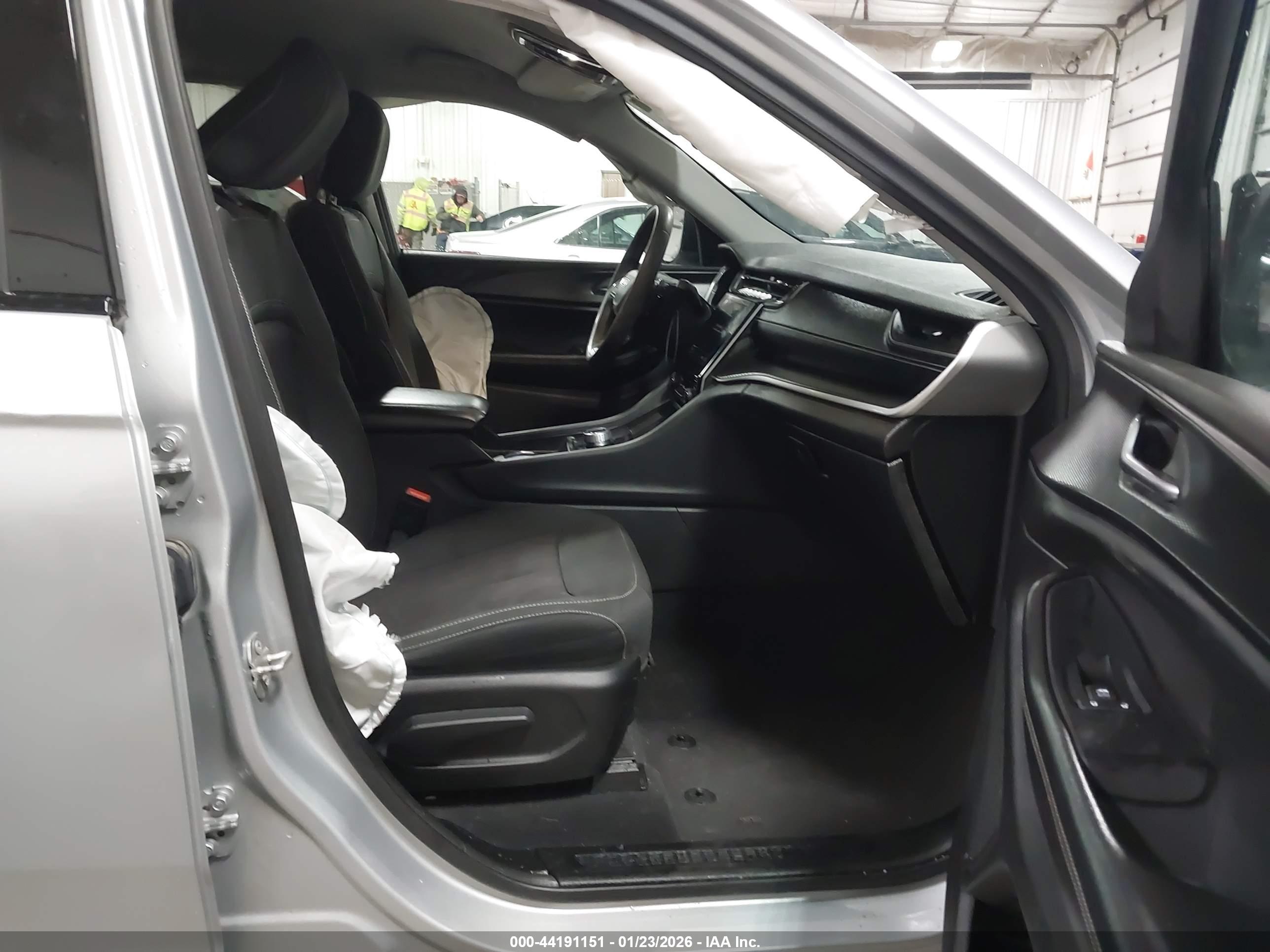 JEEP GRAND image 5