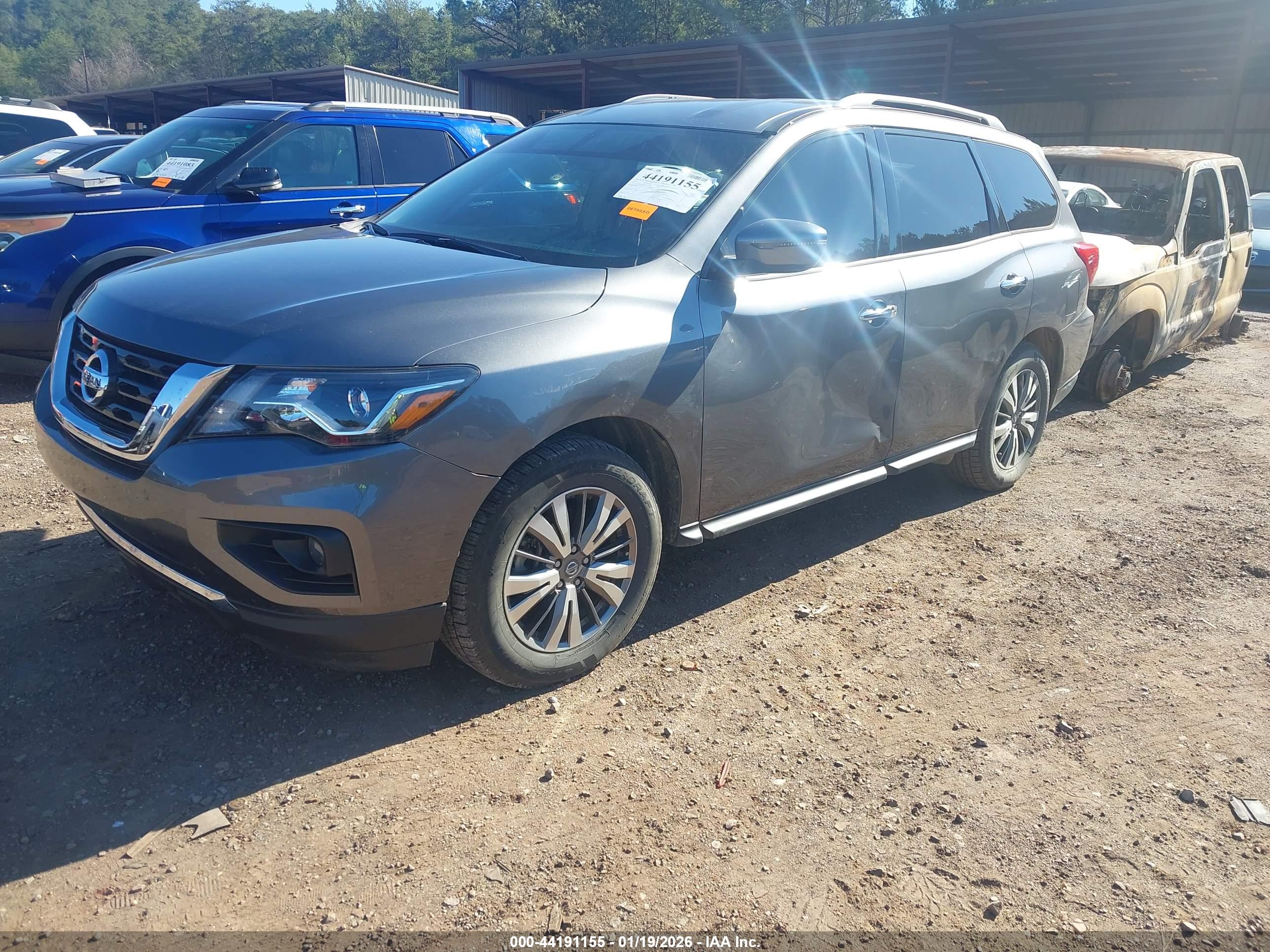 NISSAN PATHFINDER image 2