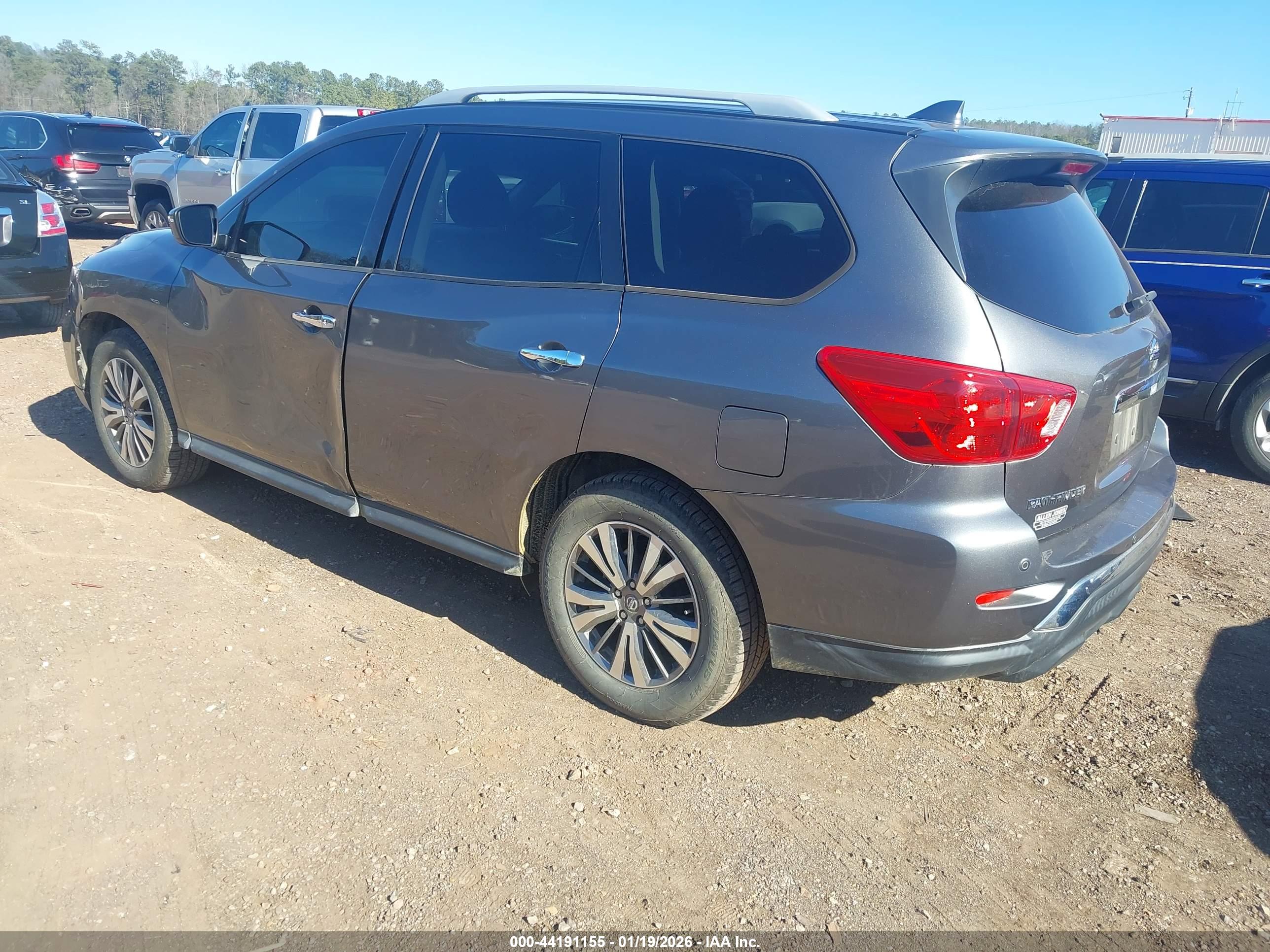 NISSAN PATHFINDER image 3