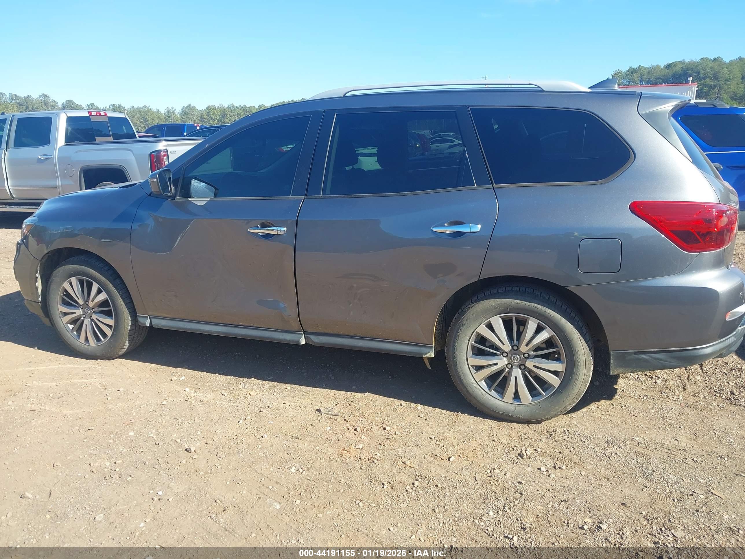 NISSAN PATHFINDER image 6