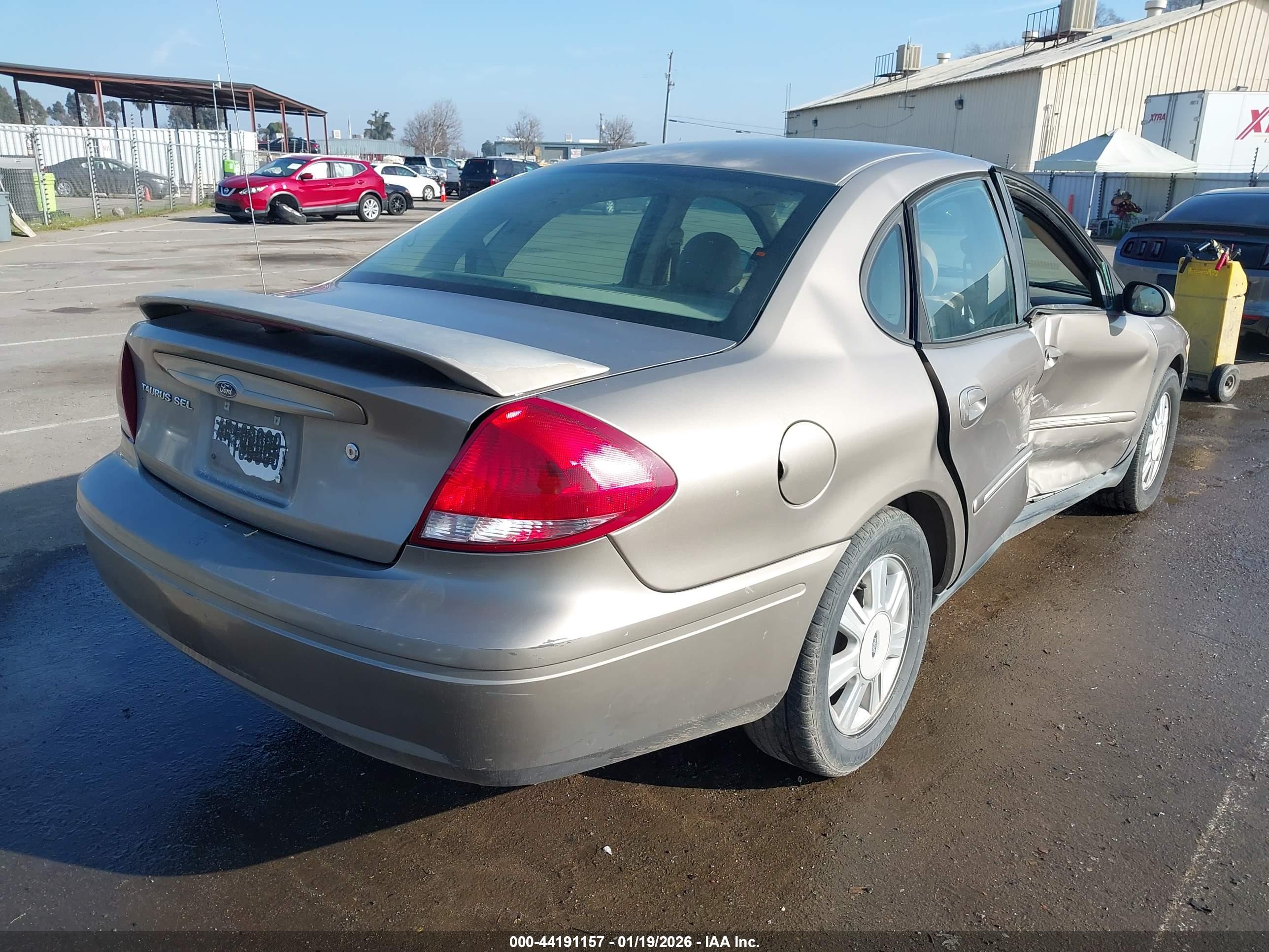FORD TAURUS image 4