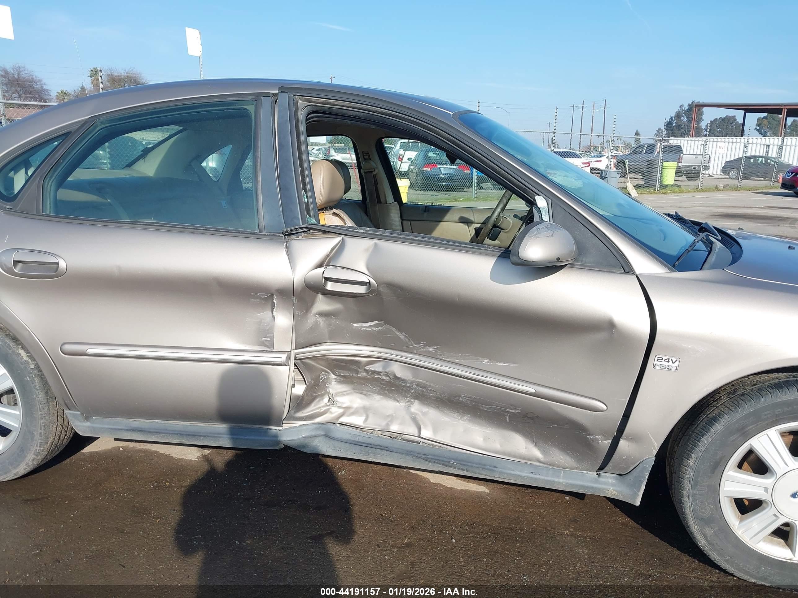 FORD TAURUS image 6