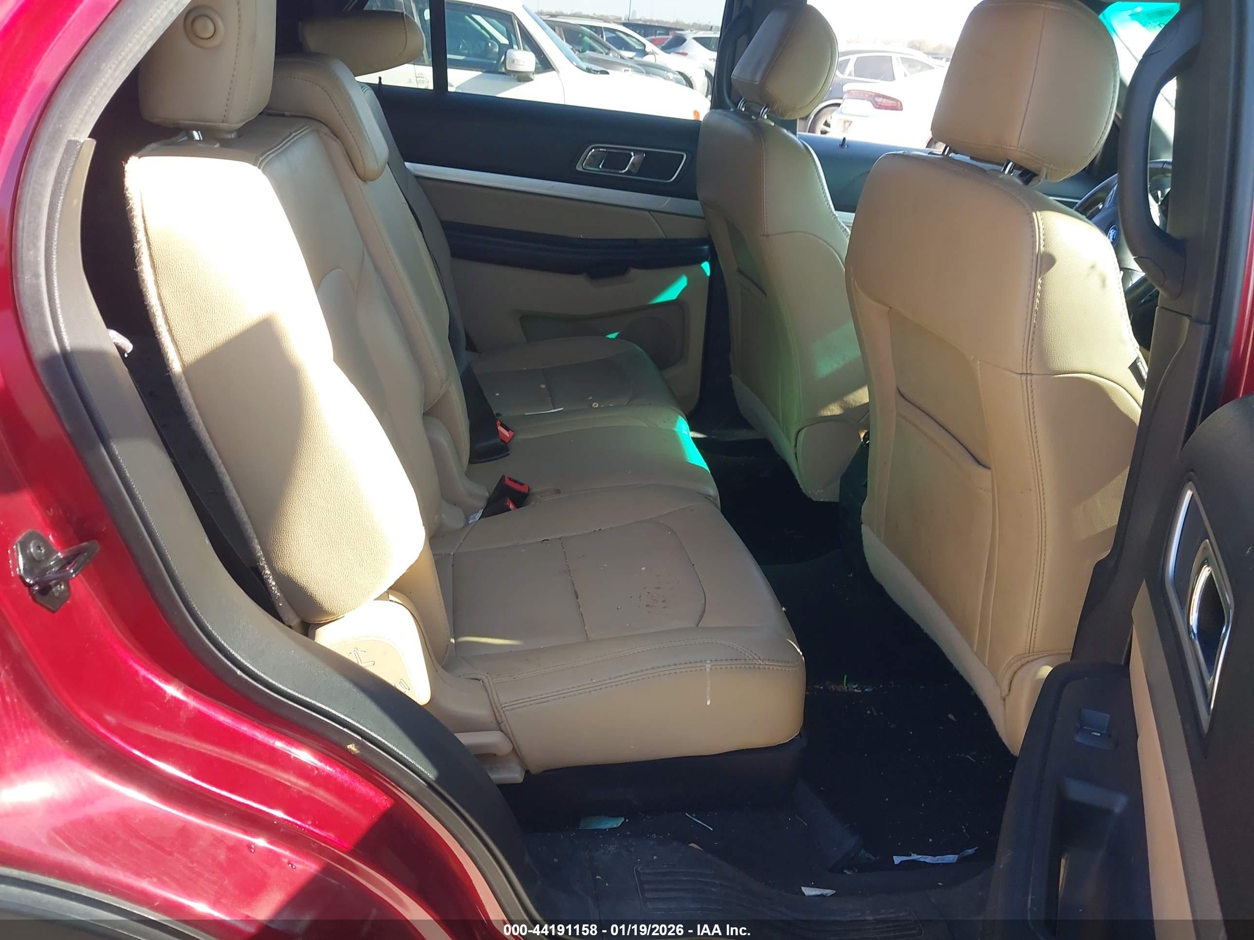 FORD EXPLORER image 8