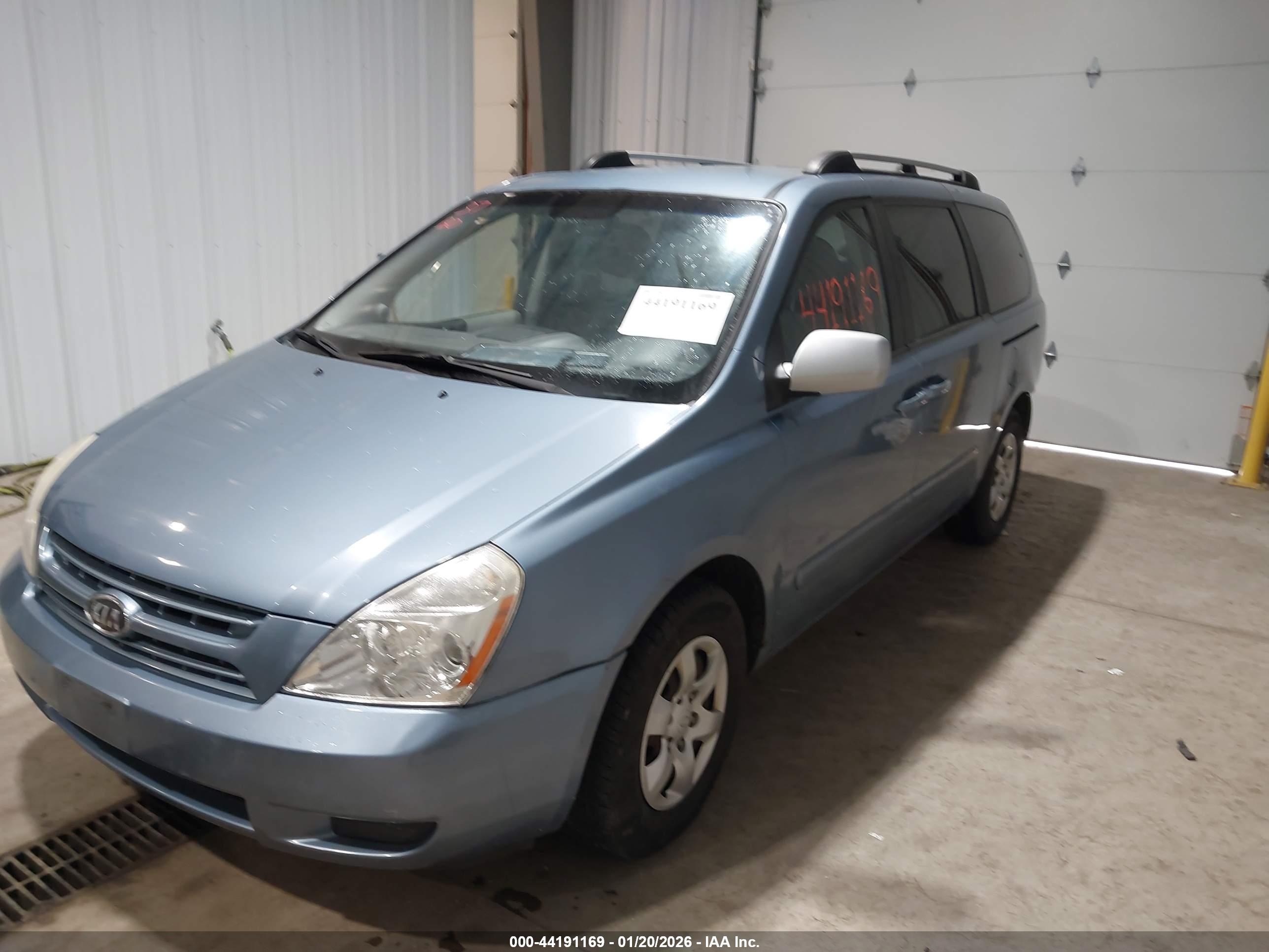 KIA SEDONA image 2