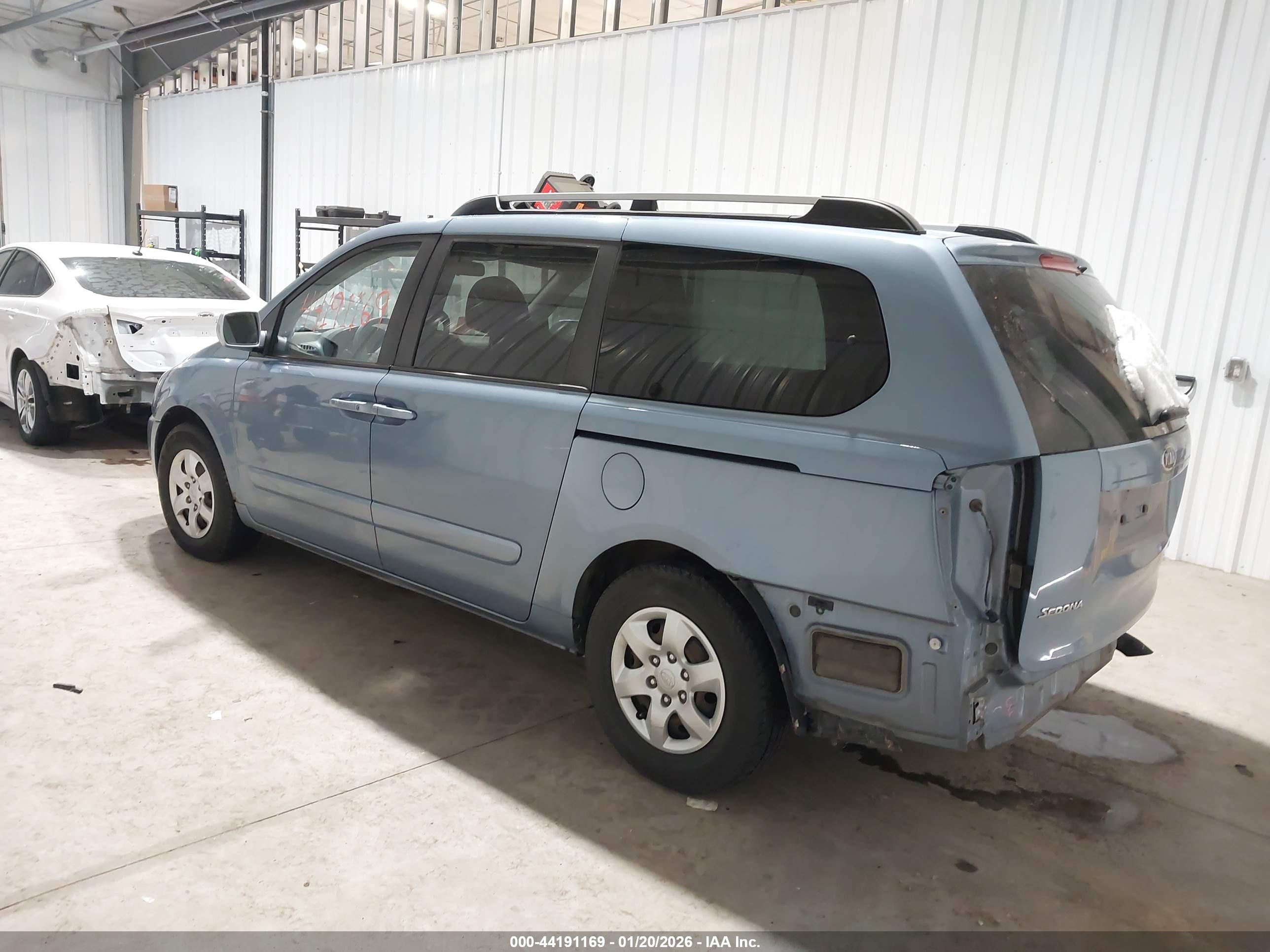 KIA SEDONA image 3