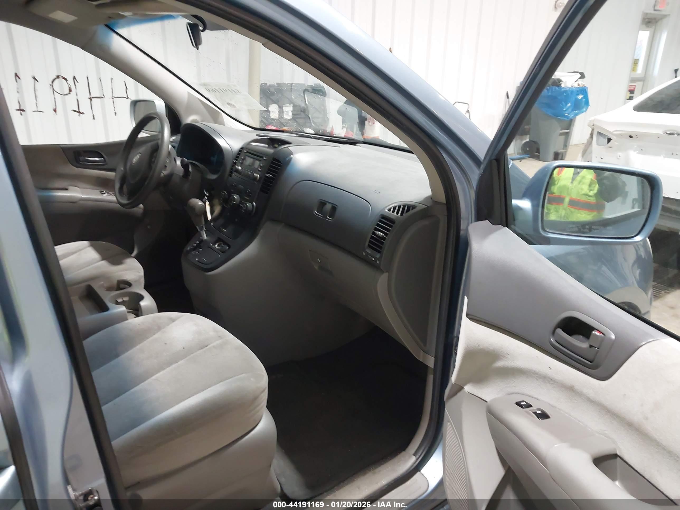 KIA SEDONA image 5