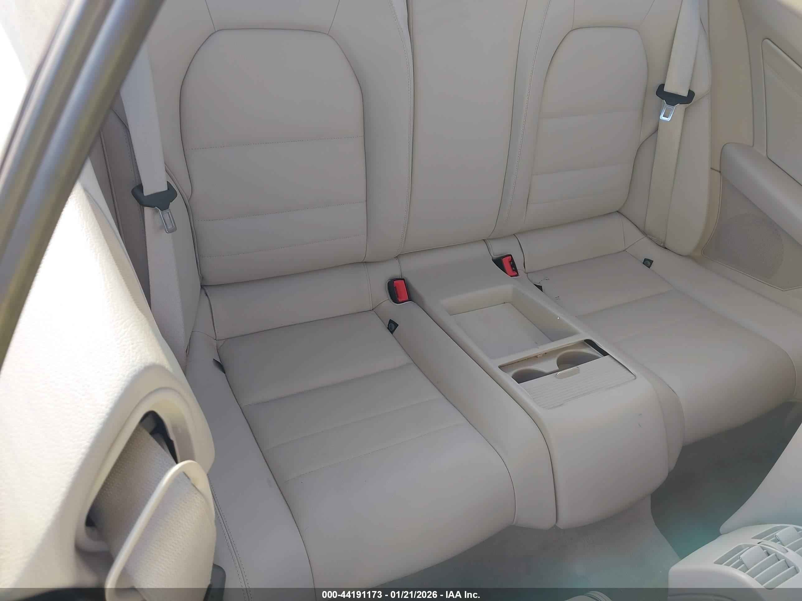MERCEDES-BENZ E image 8