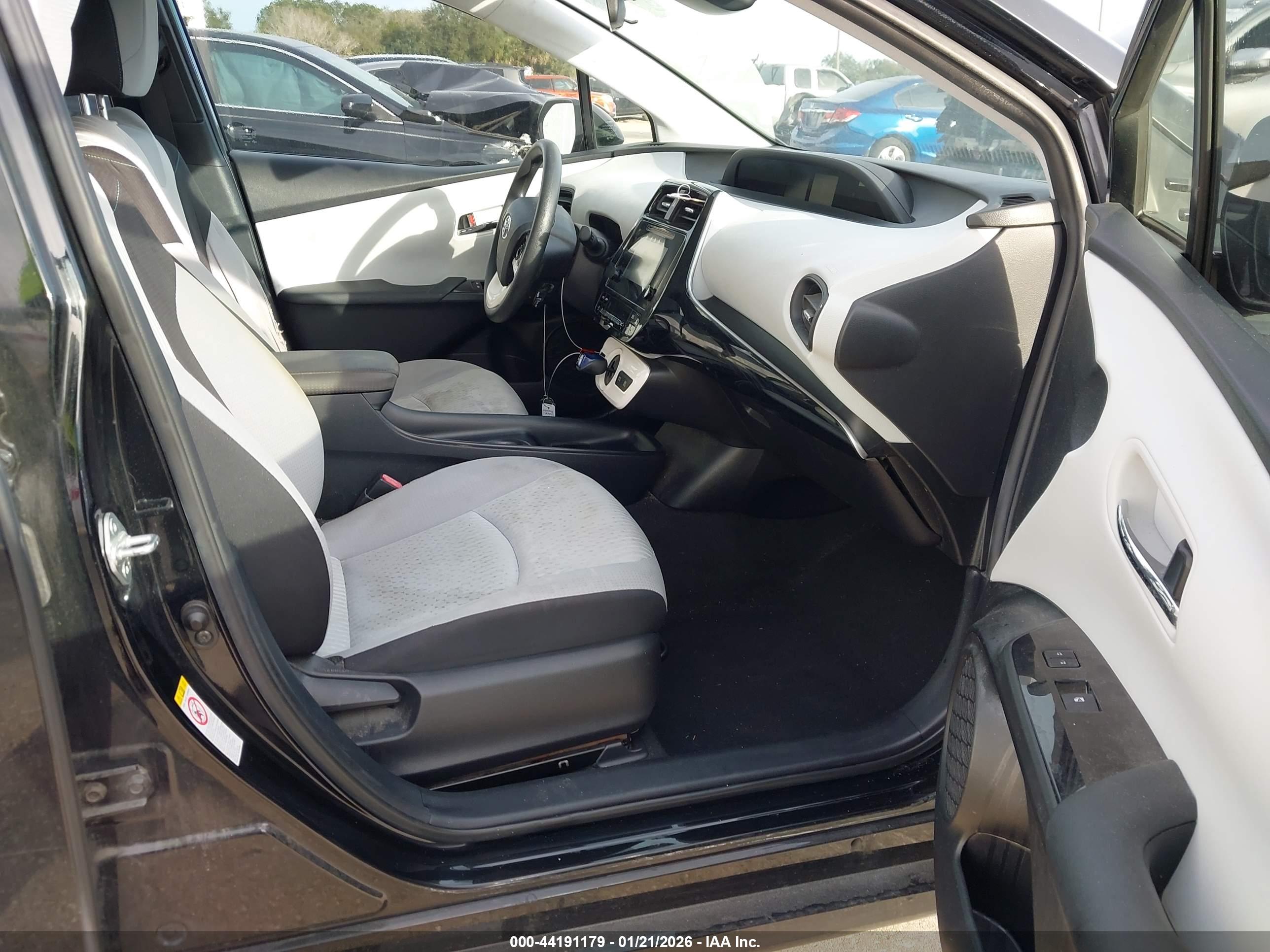 TOYOTA PRIUS image 5