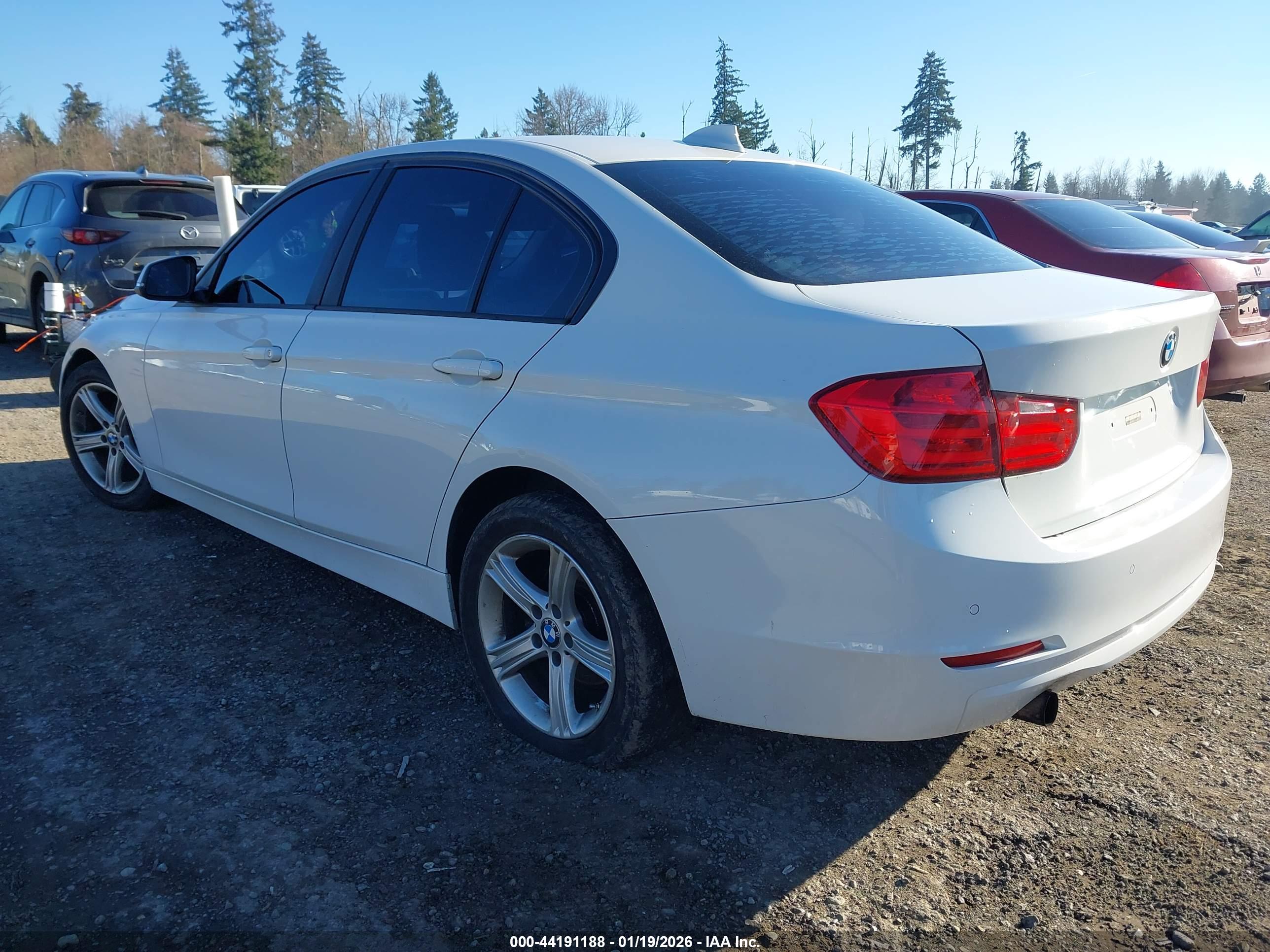 BMW 320I image 3