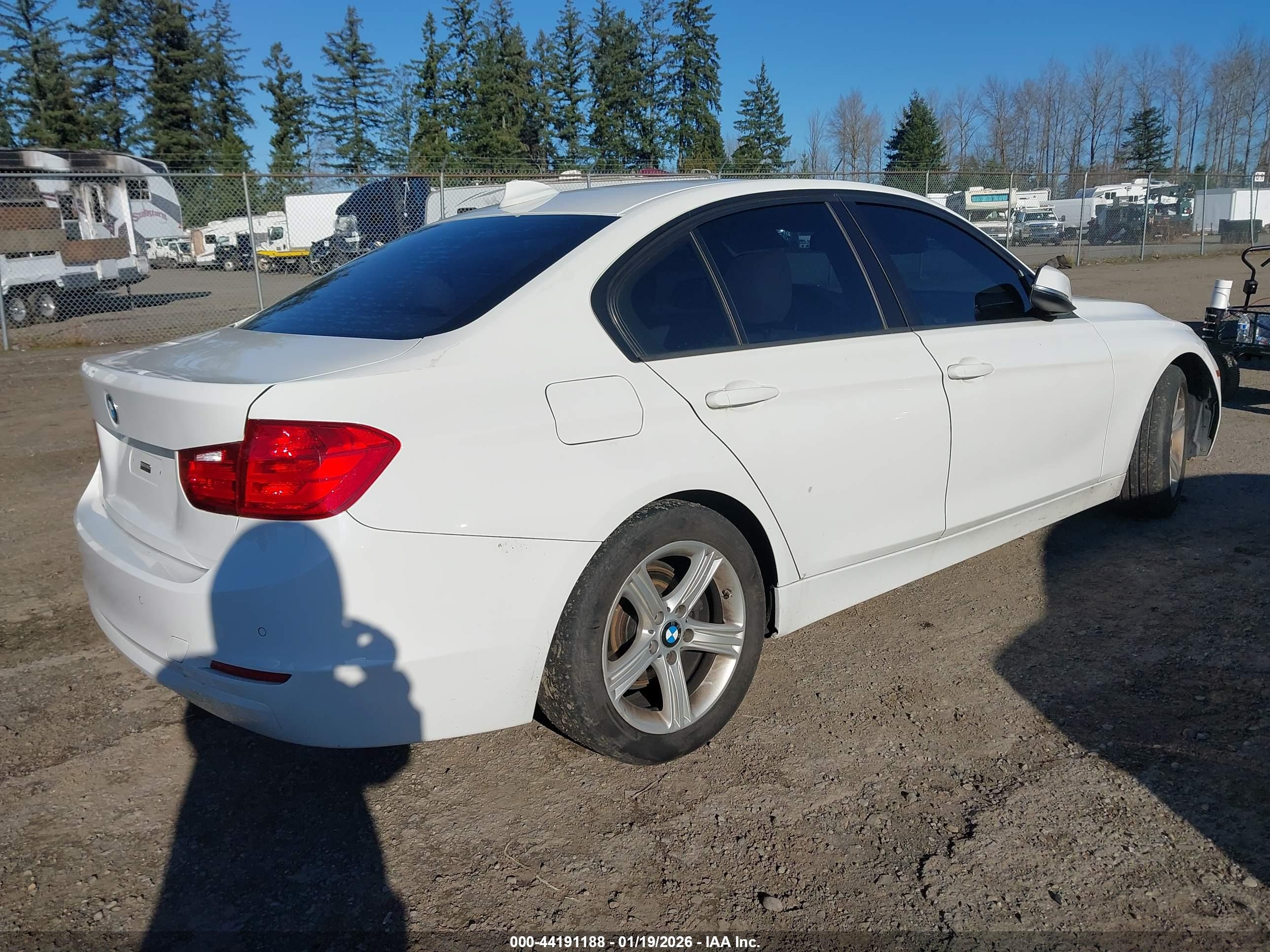 BMW 320I image 4