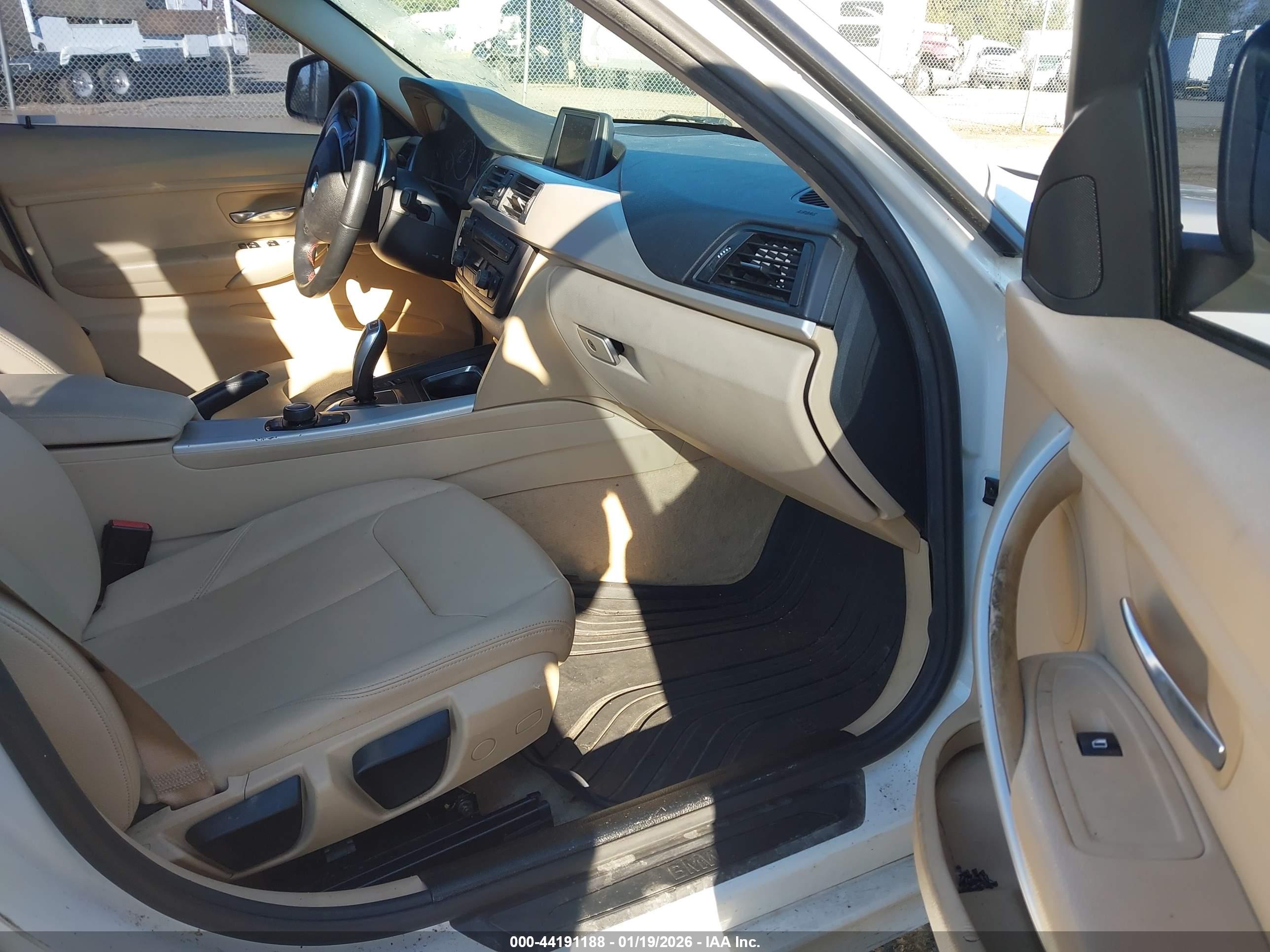 BMW 320I image 5
