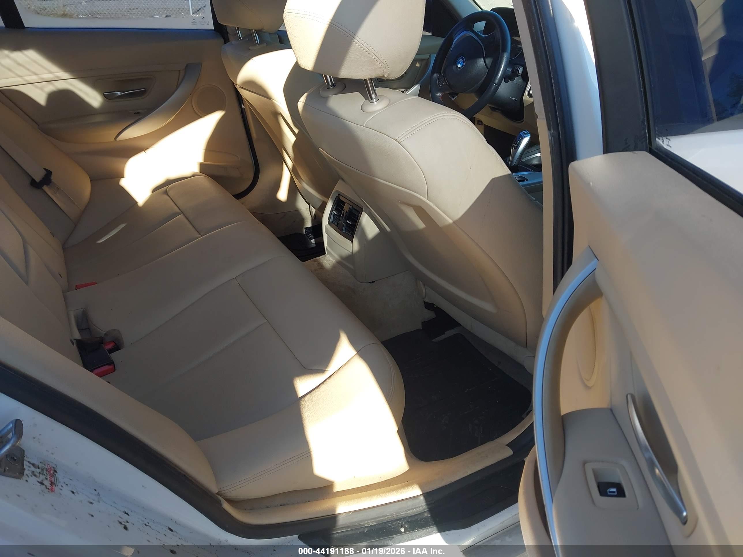 BMW 320I image 8