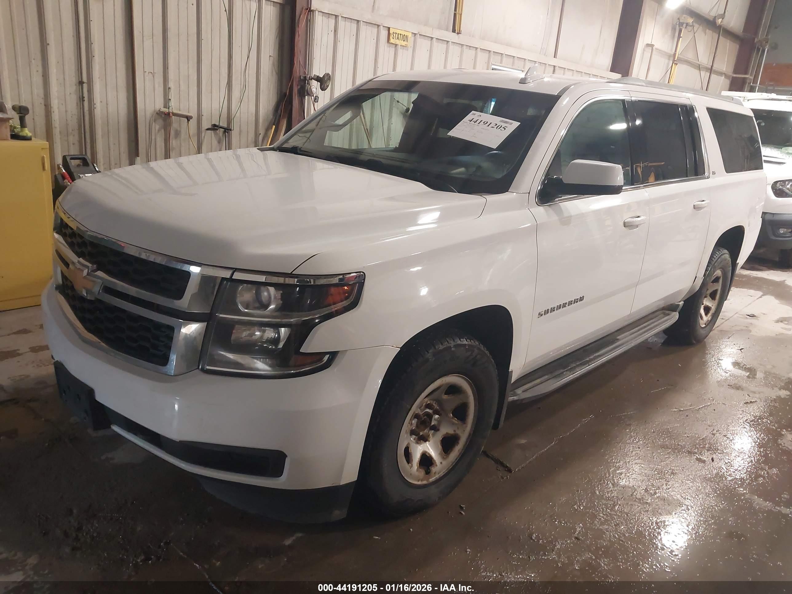 CHEVROLET SUBURBAN image 2