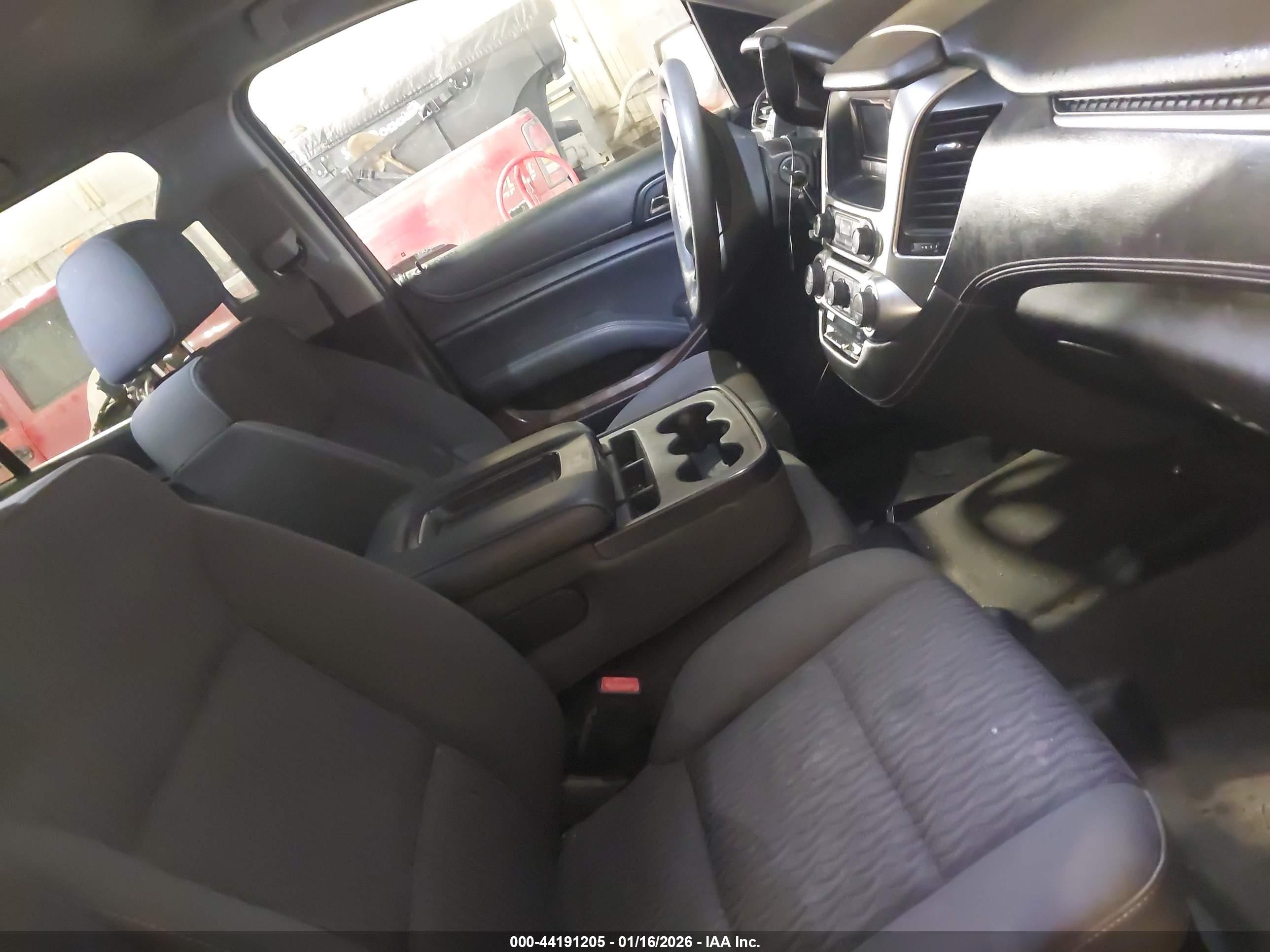 CHEVROLET SUBURBAN image 5