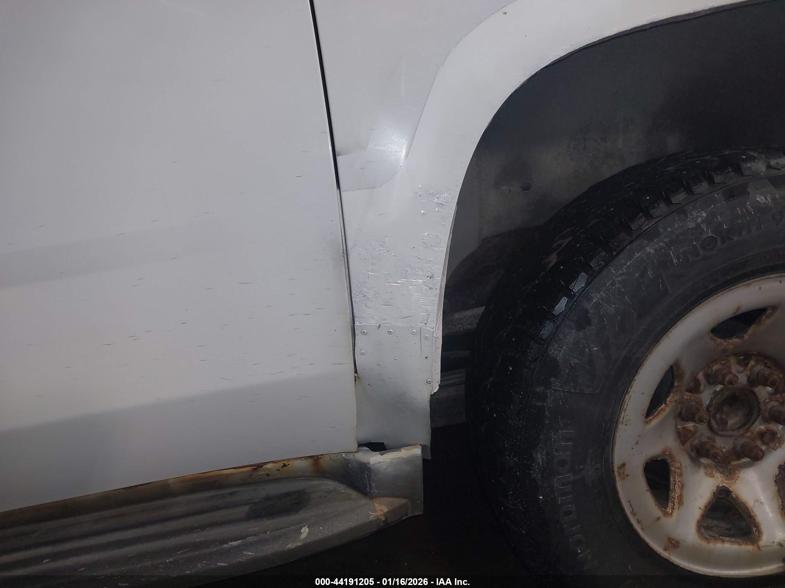 CHEVROLET SUBURBAN image 6