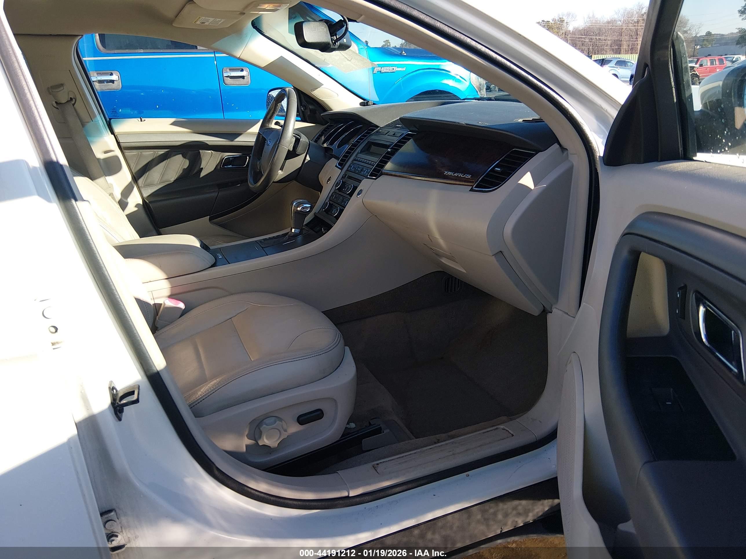 FORD TAURUS image 5